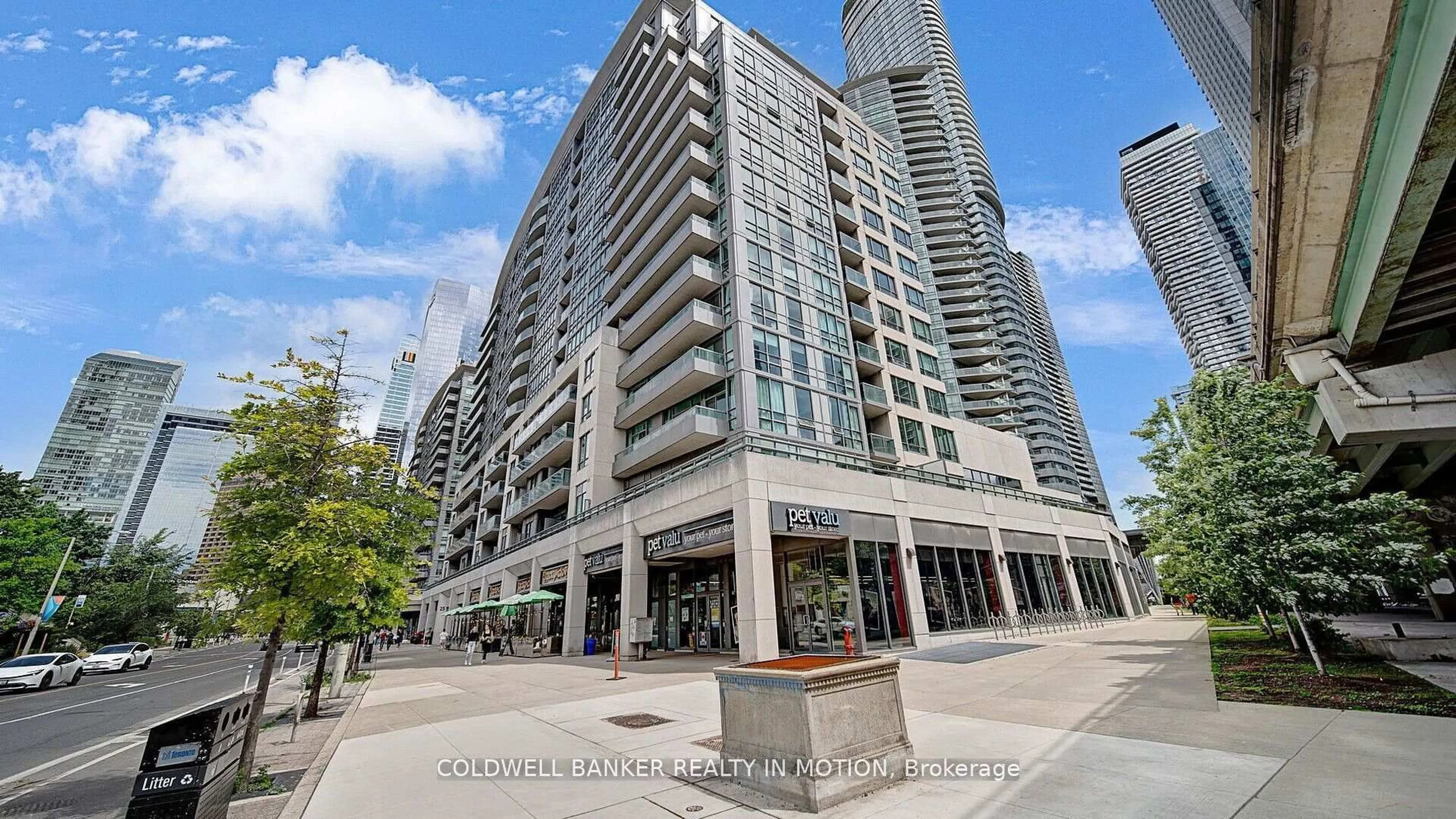 Indoor foyer for 25 Lower Simcoe St #918, Toronto Ontario M5J 3A1