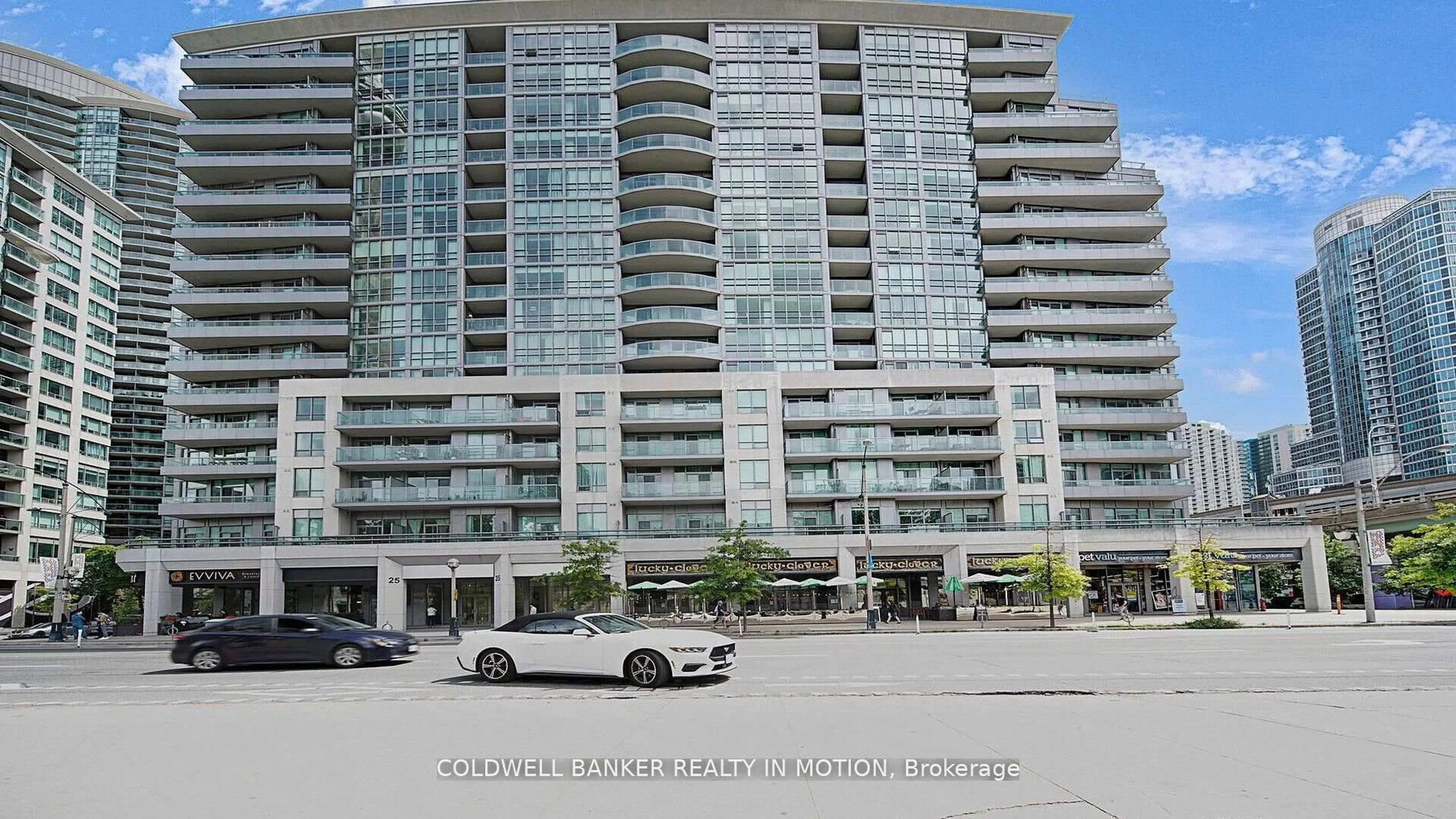 Indoor foyer for 25 Lower Simcoe St #918, Toronto Ontario M5J 3A1