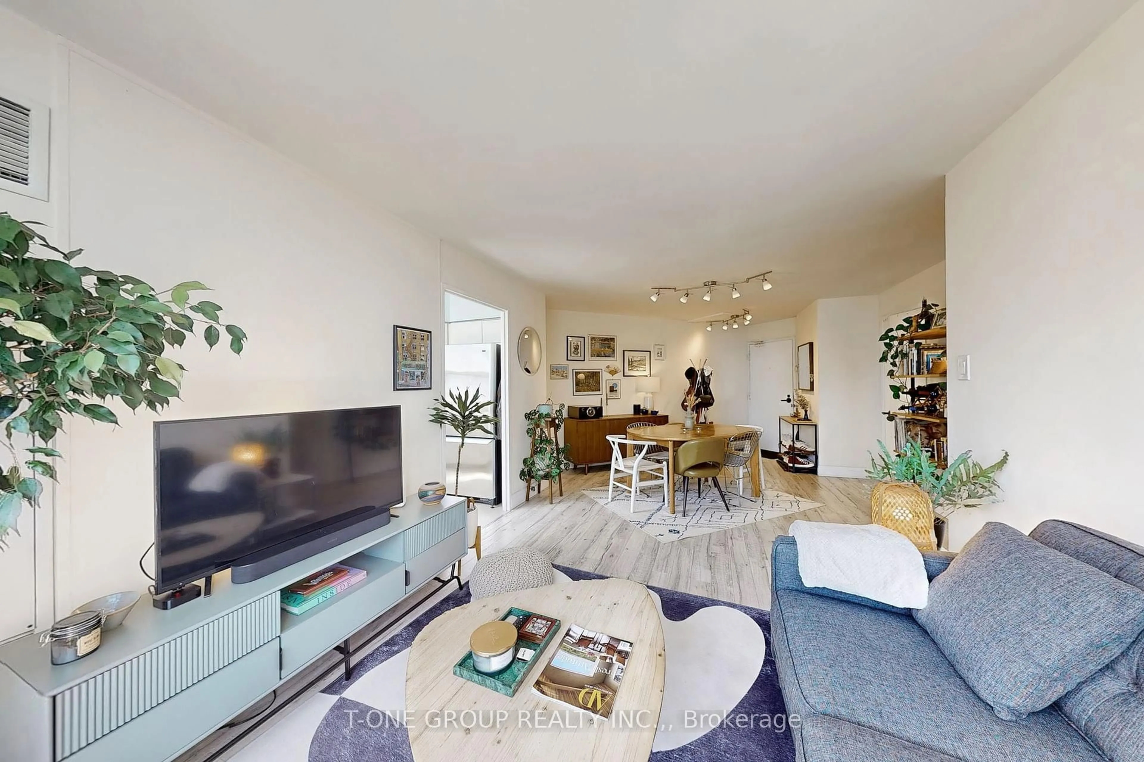 Living room with furniture, unknown for 25 Maitland St #1212, Toronto Ontario M4Y 2W1