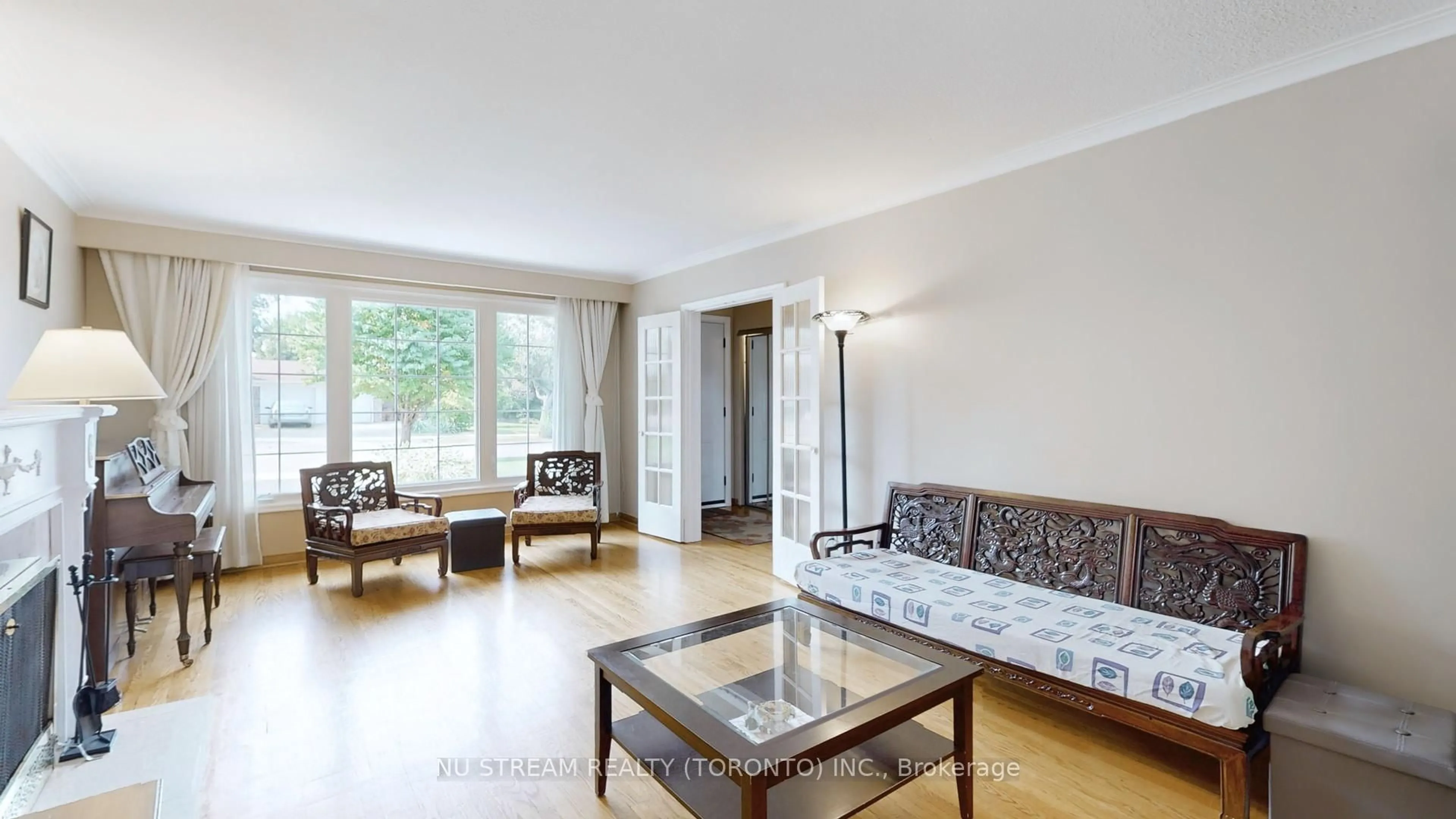 Living room with furniture, wood/laminate floor for 65 Clansman Blvd, Toronto Ontario M2H 1X7