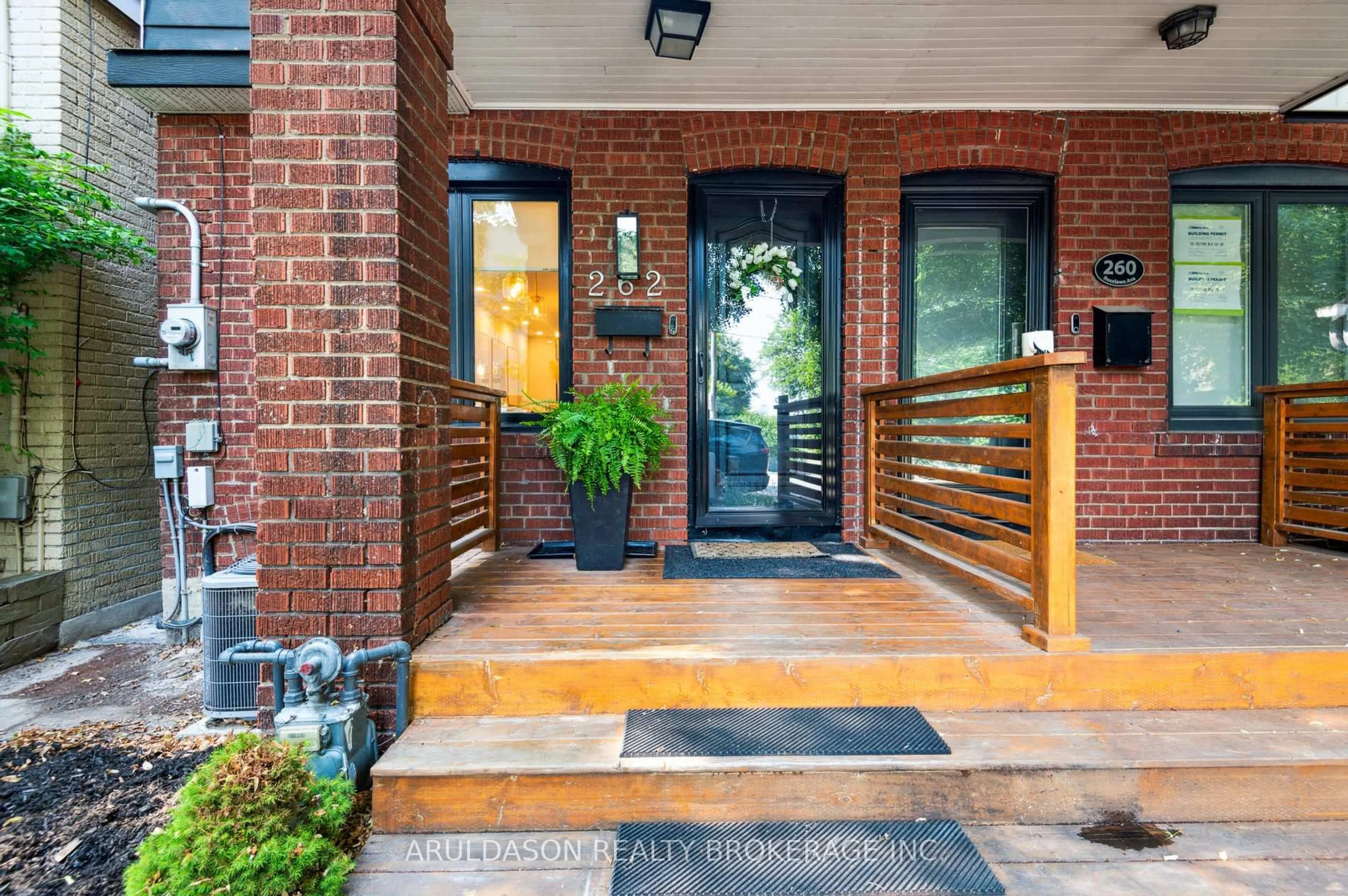Indoor entryway for 262 Roselawn Ave, Toronto Ontario M4R 1E9