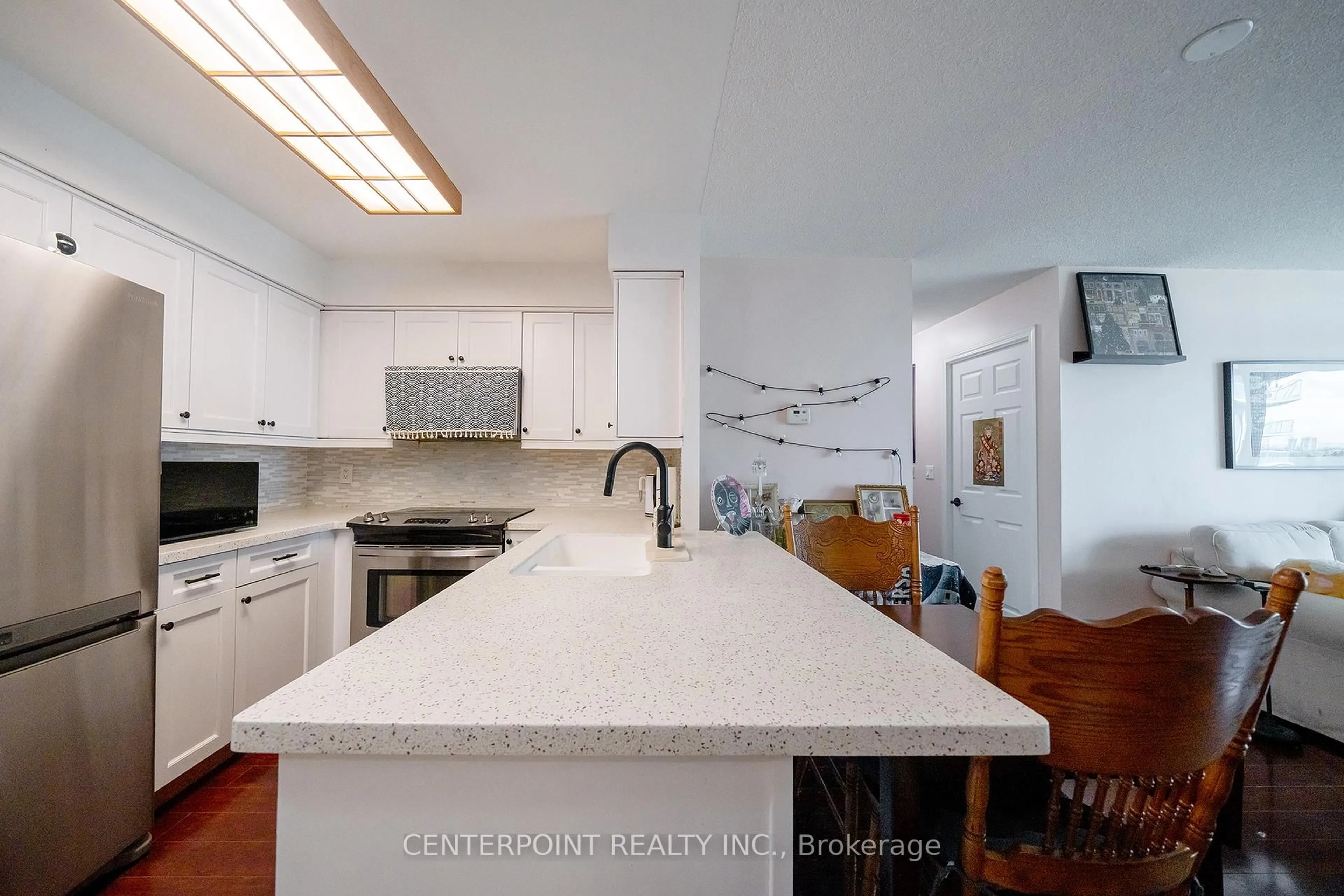 Open concept kitchen, ceramic/tile floor for 5500 Yonge St #708, Toronto Ontario M2N 7L1