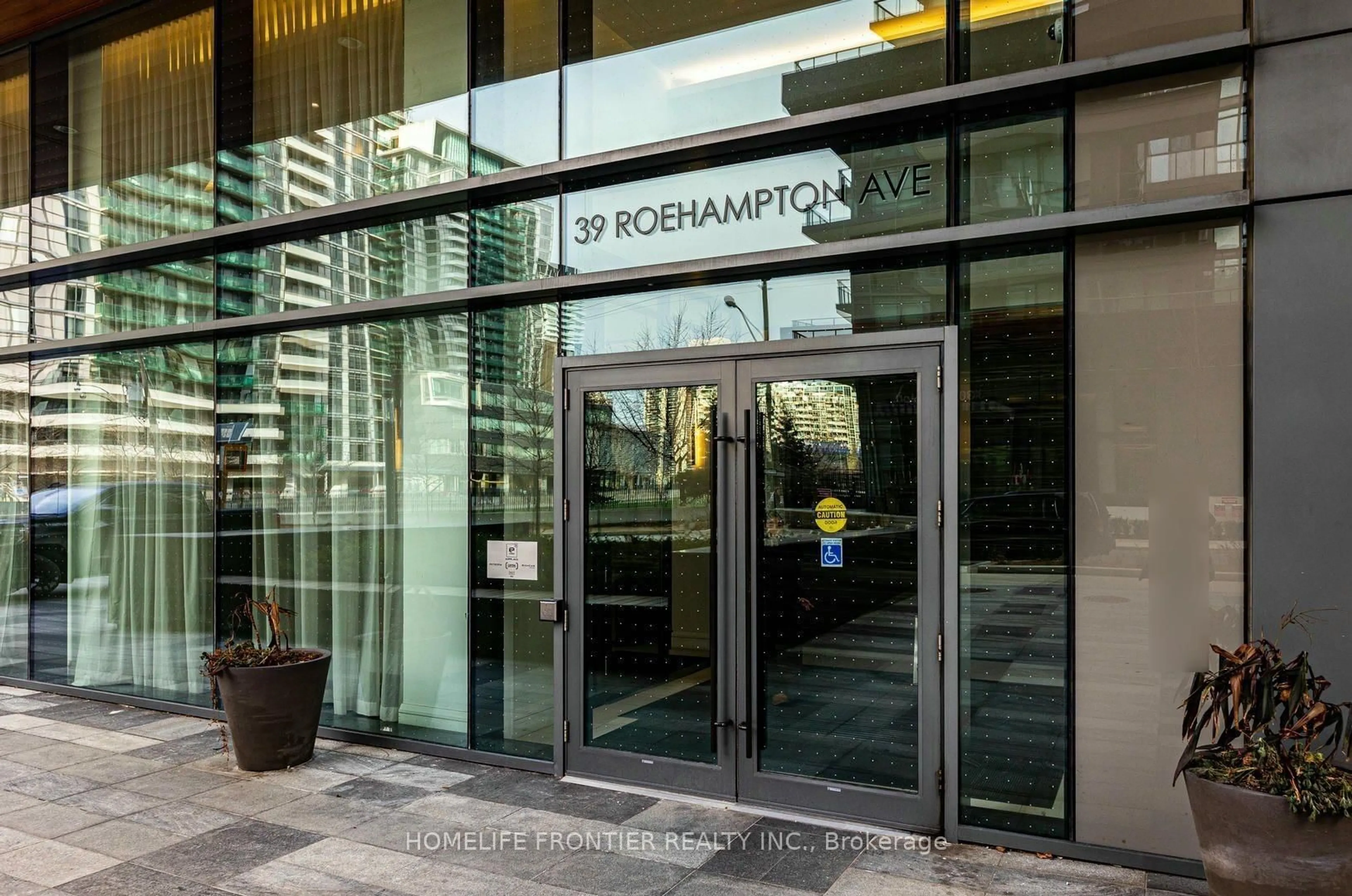 Indoor foyer for 39 Roehampton Ave #1603, Toronto Ontario M5R 0C1
