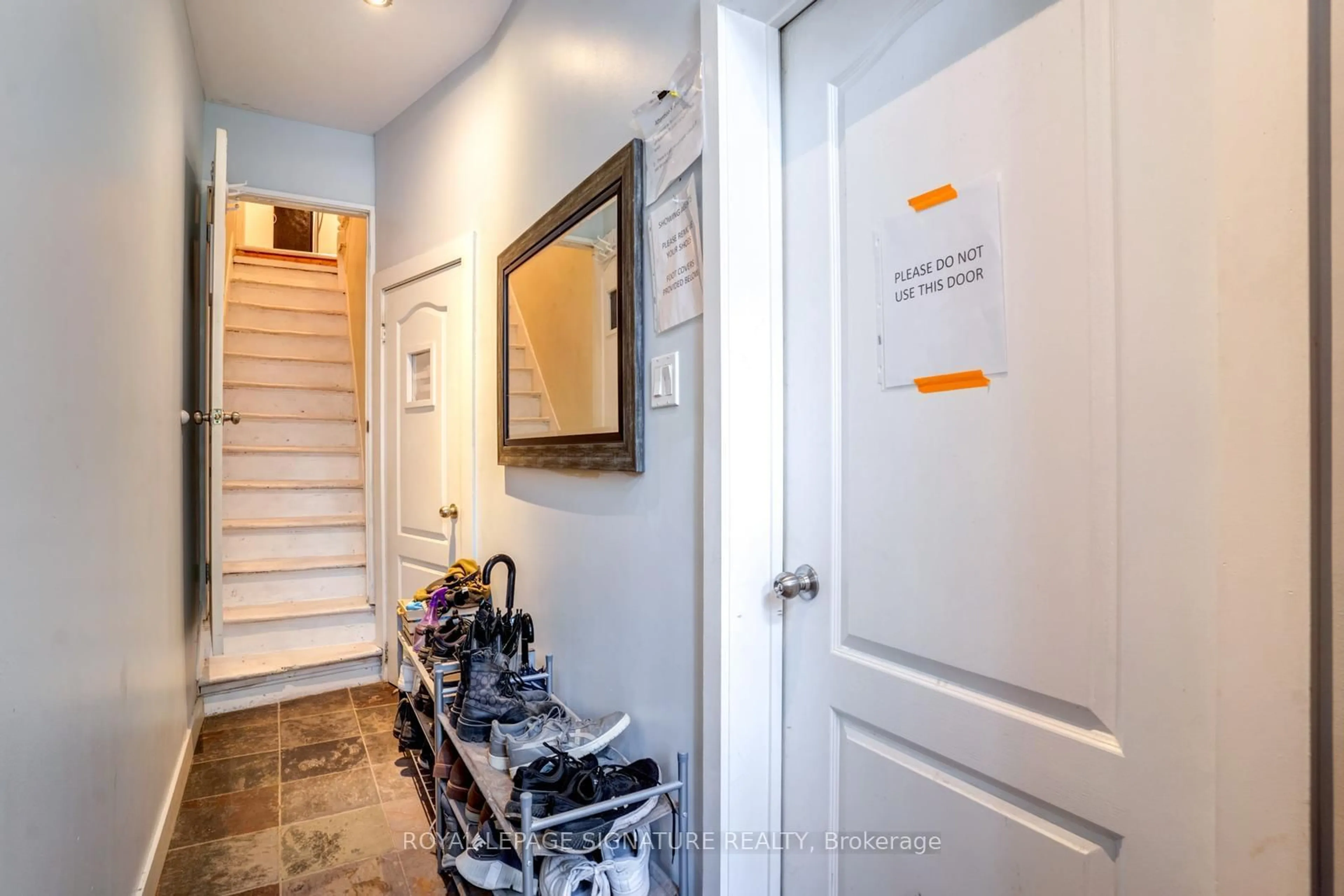 Indoor entryway for 66 Euclid Ave, Toronto Ontario M6J 2J9