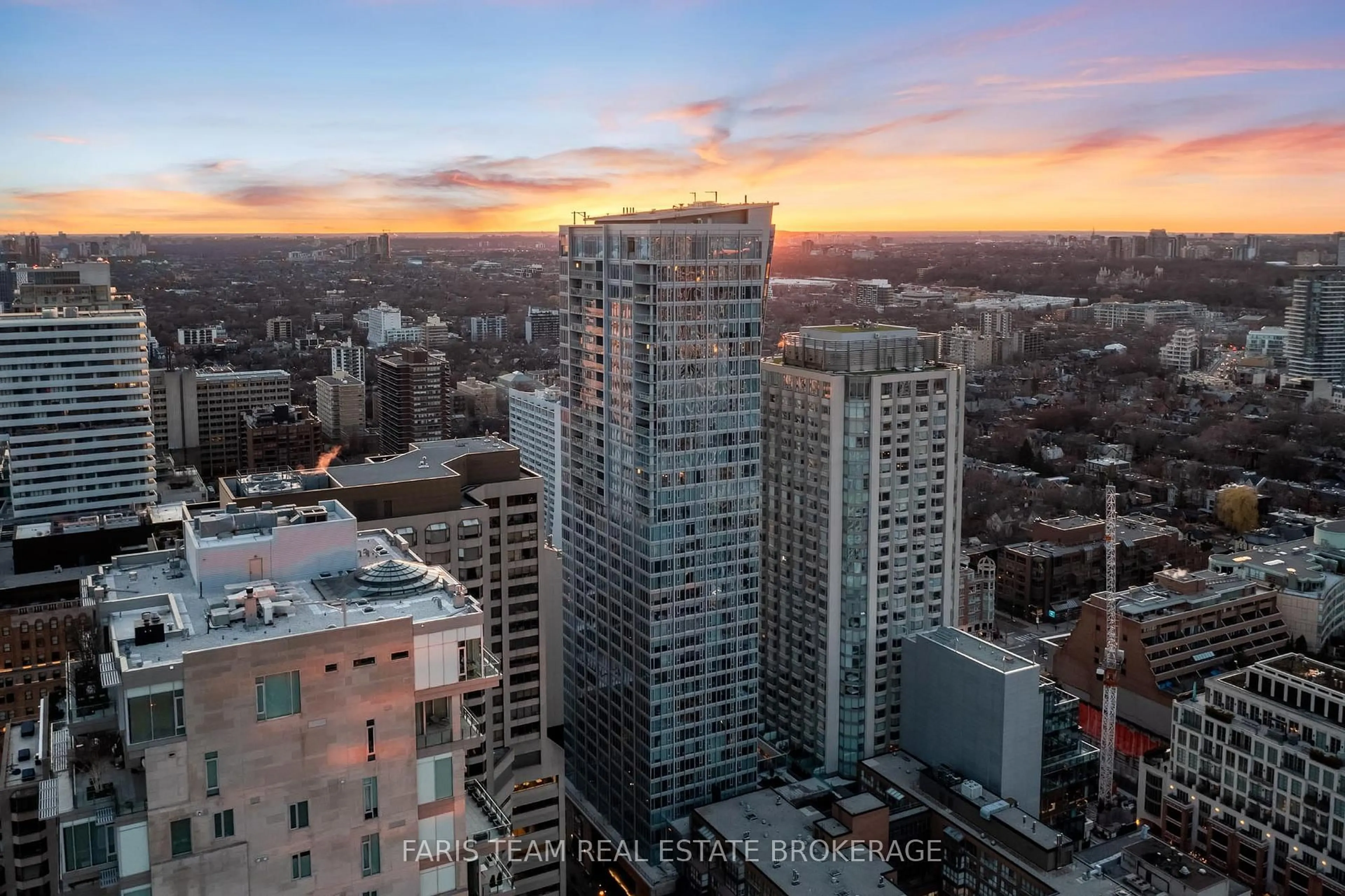 A pic from outside/outdoor area/front of a property/back of a property/a pic from drone, city buildings view from balcony for 200 Cumberland St #3501, Toronto Ontario M5R 0B7