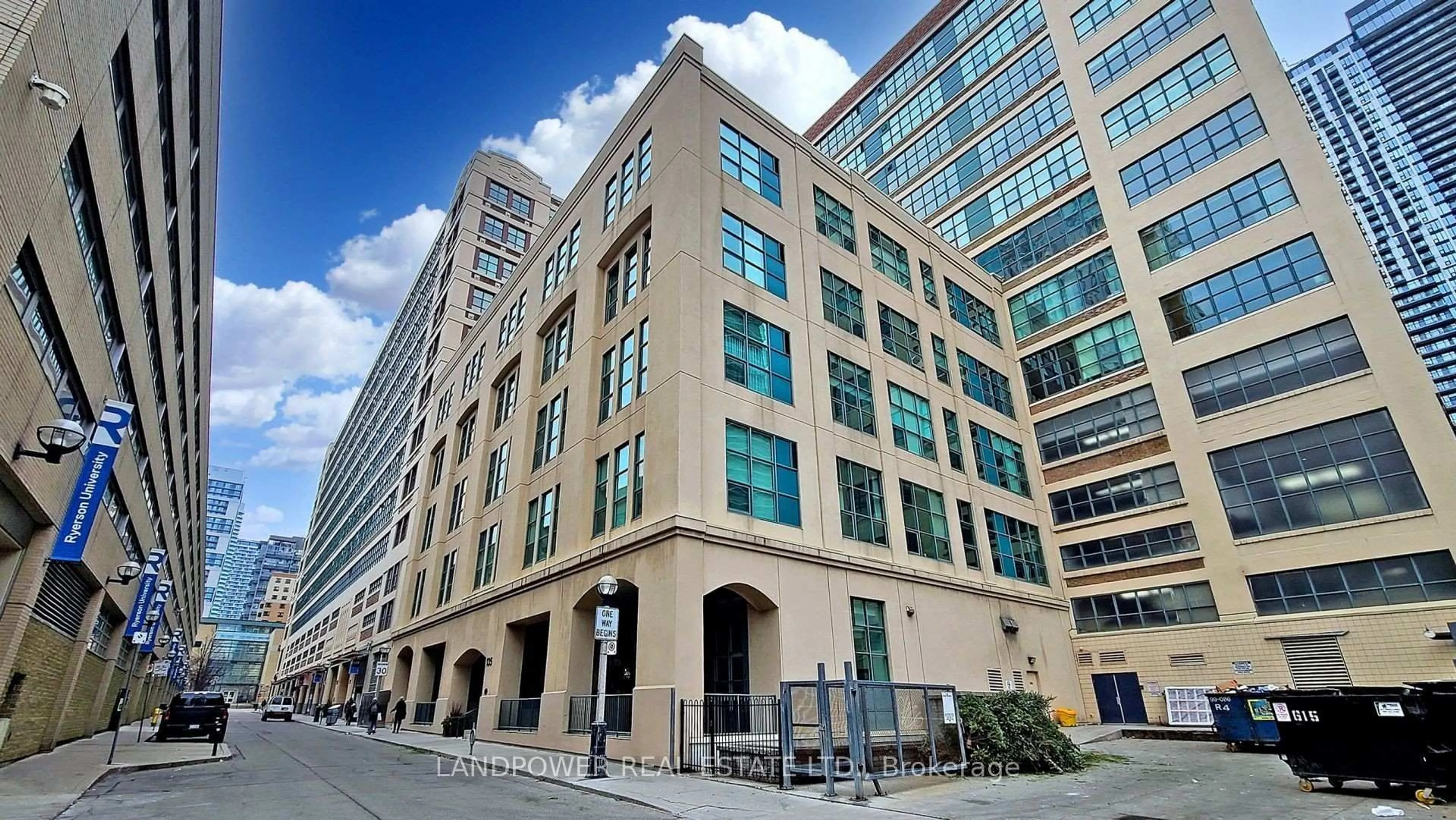 Indoor foyer for 155 Dalhousie St #926, Toronto Ontario M5B 2P7