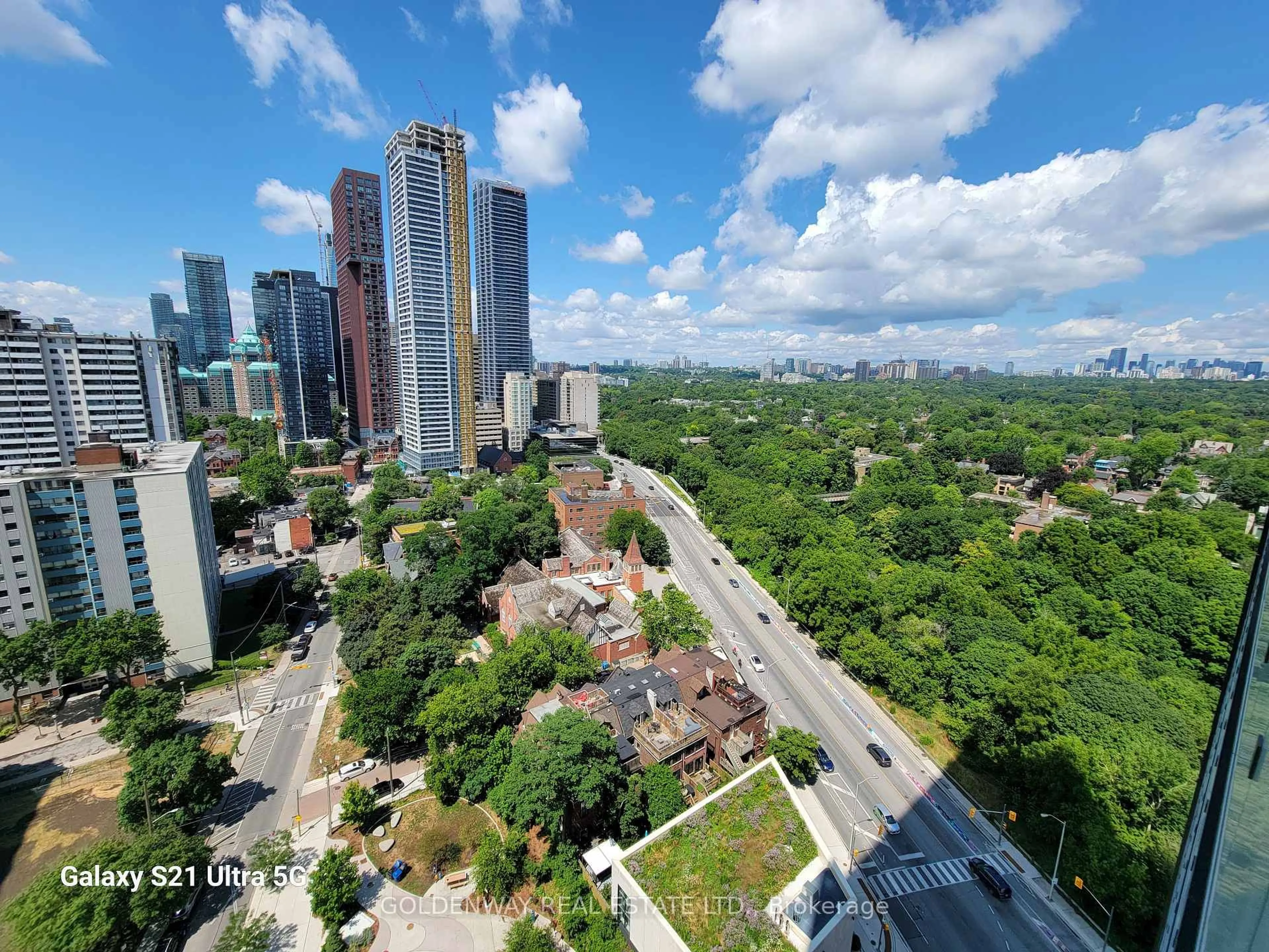 A pic from outside/outdoor area/front of a property/back of a property/a pic from drone, city buildings view from balcony for 575 Bloor St #2009, Toronto Ontario M4W 0B2