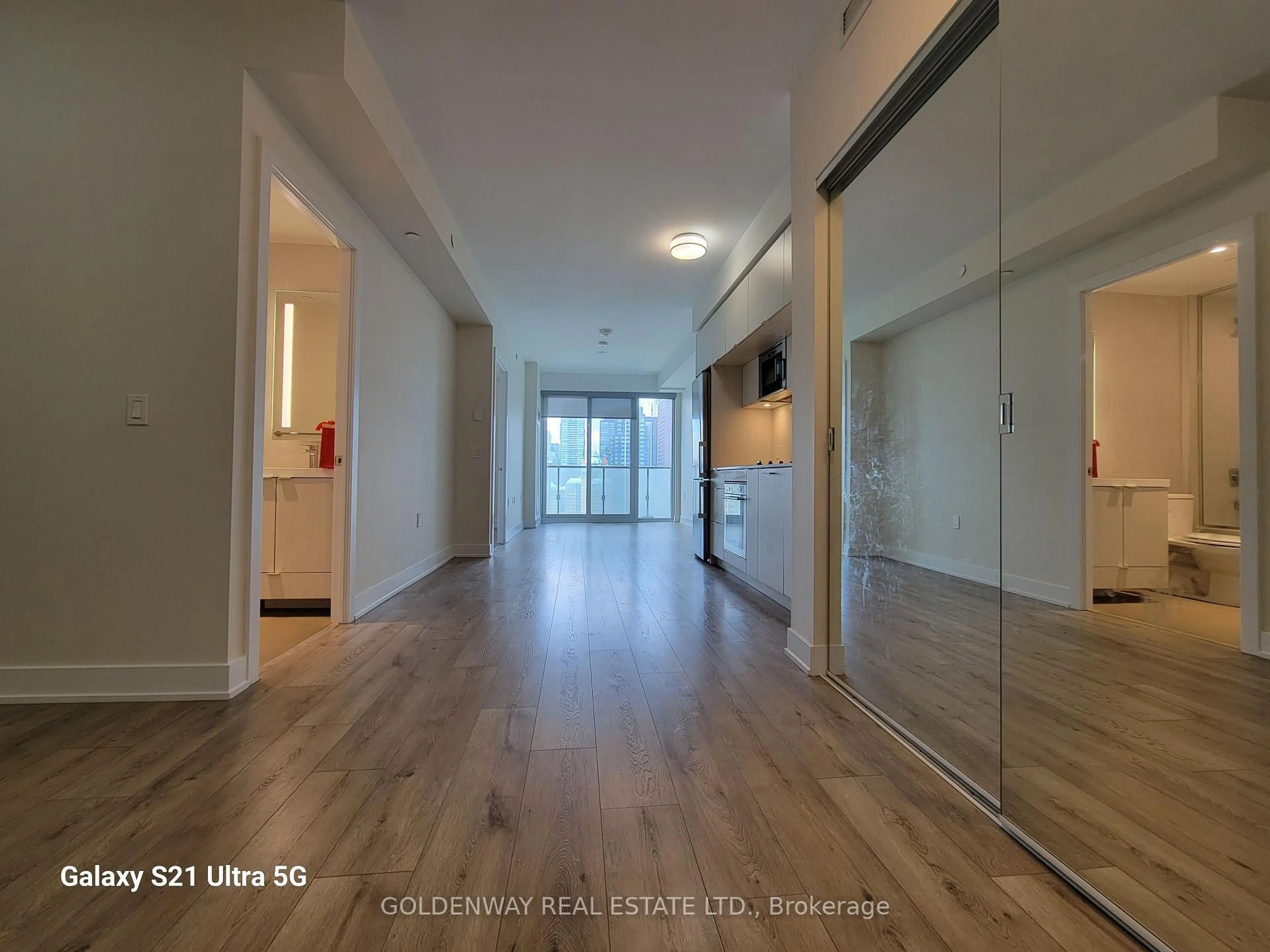 Indoor foyer for 575 Bloor St #2009, Toronto Ontario M4W 0B2