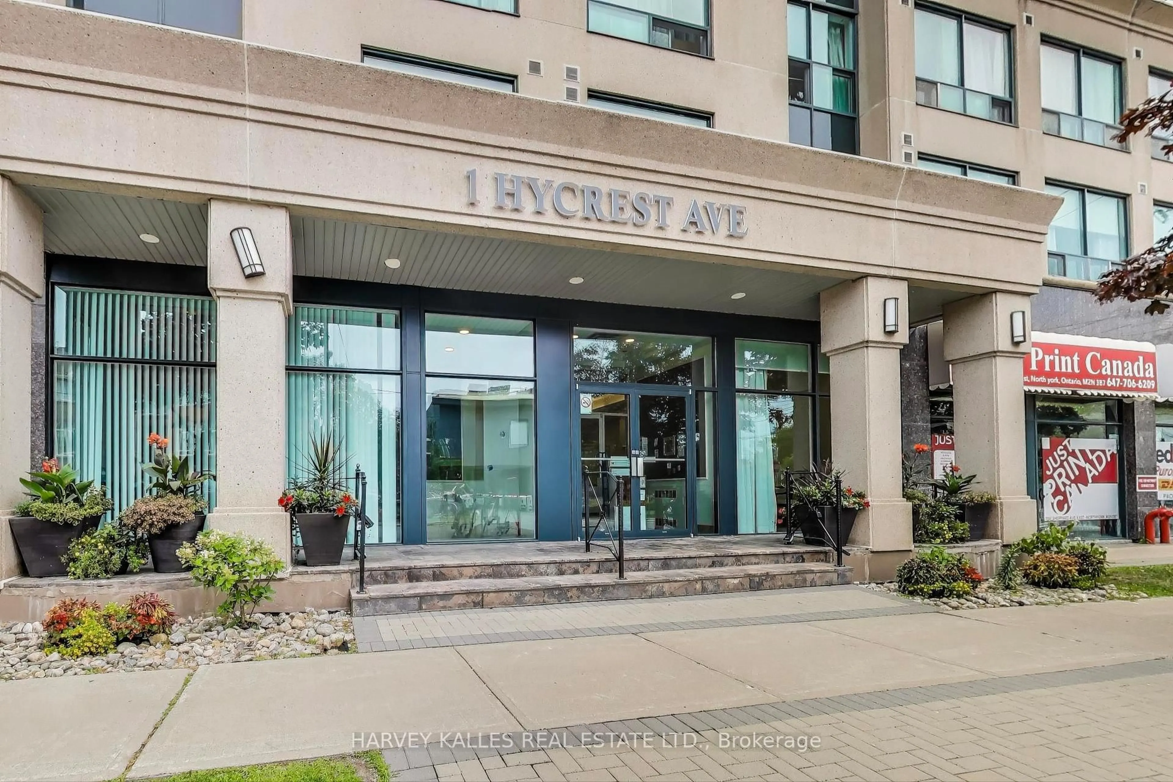 Indoor foyer for 1 Hycrest Ave #401, Toronto Ontario M2N 6V8