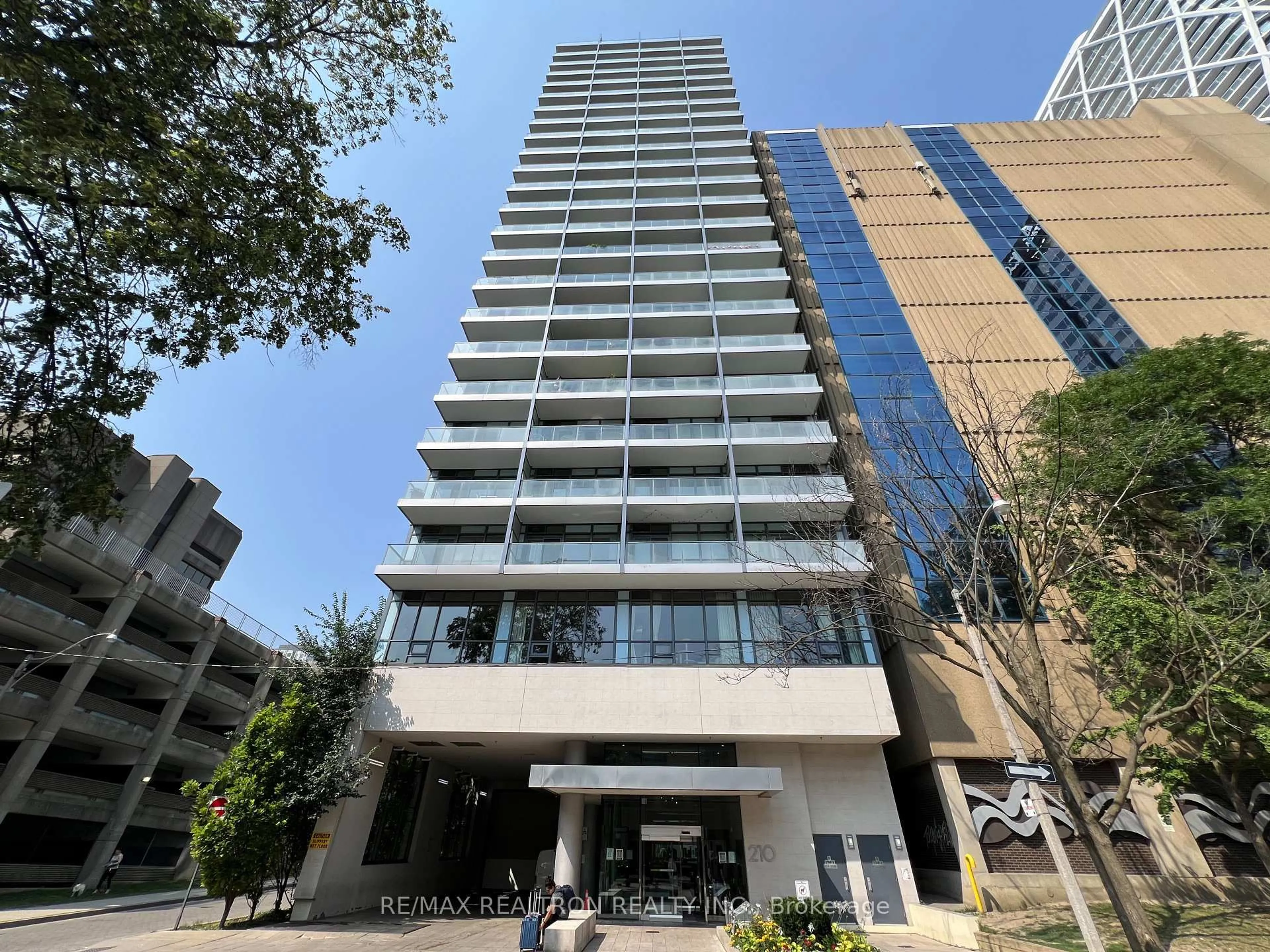 Indoor foyer for 210 Simcoe St #704, Toronto Ontario M5T 1T4