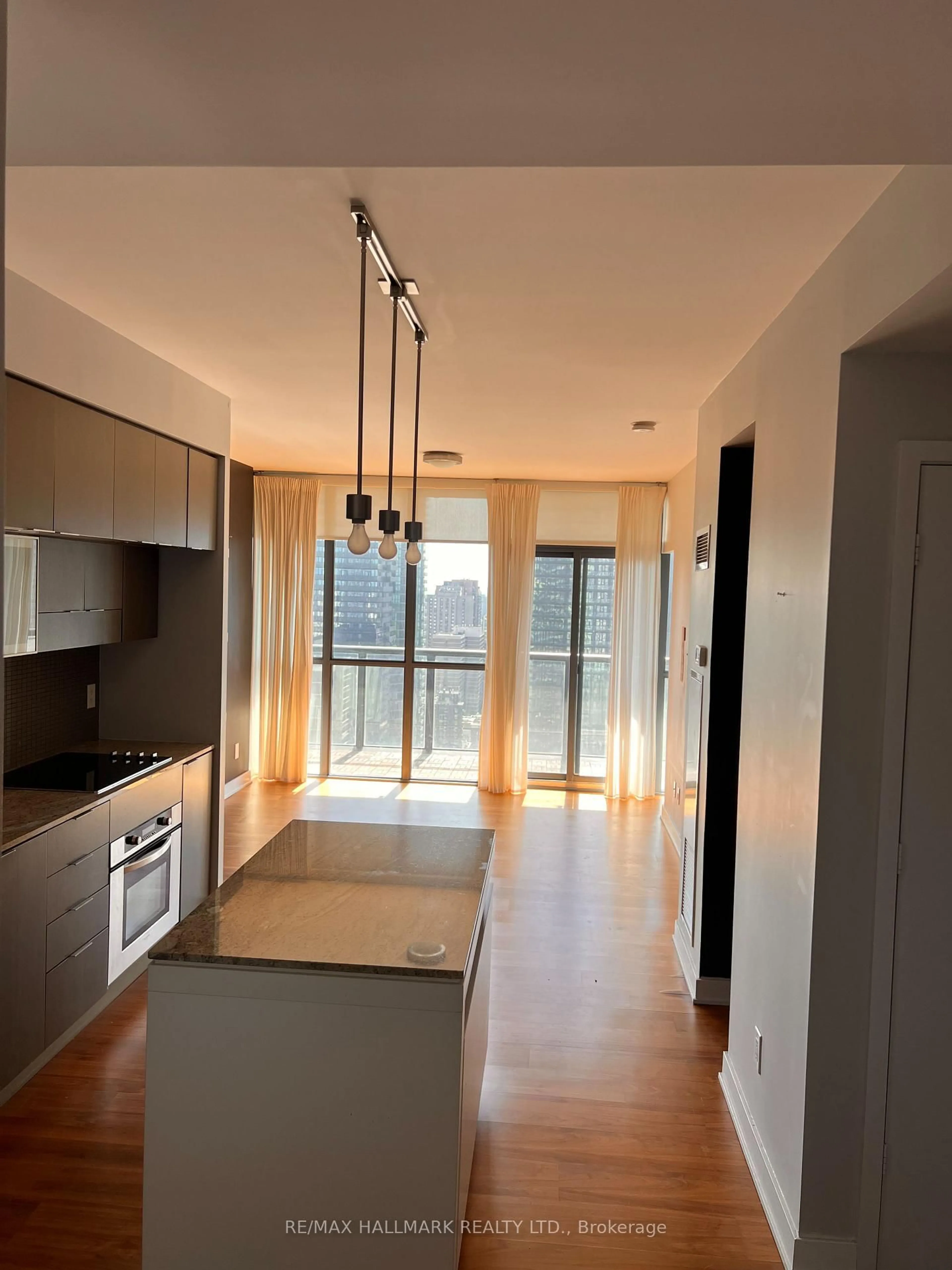 Unknown for 110 Charles St #3105, Toronto Ontario M4Y 1T5