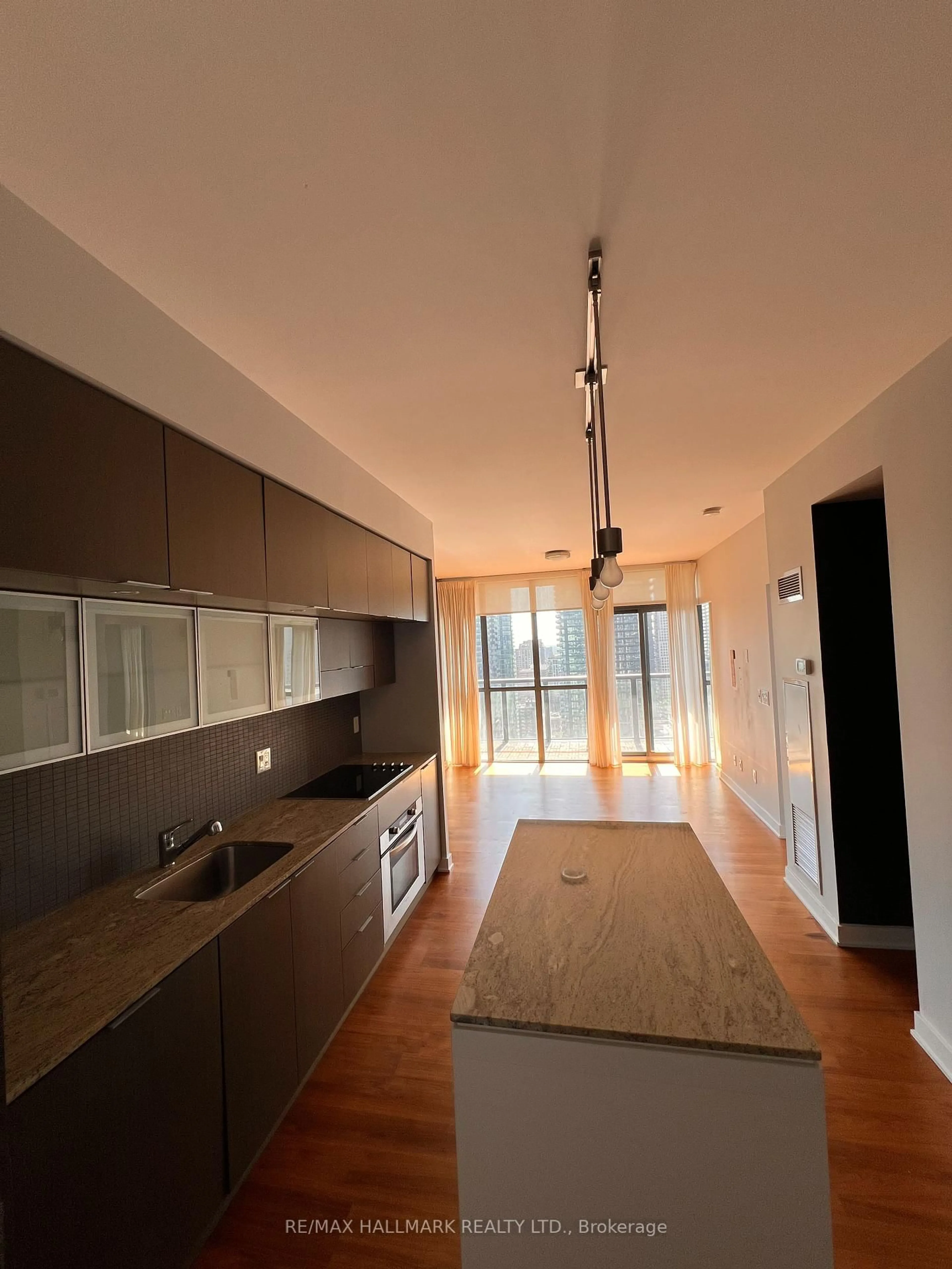 Unknown for 110 Charles St #3105, Toronto Ontario M4Y 1T5