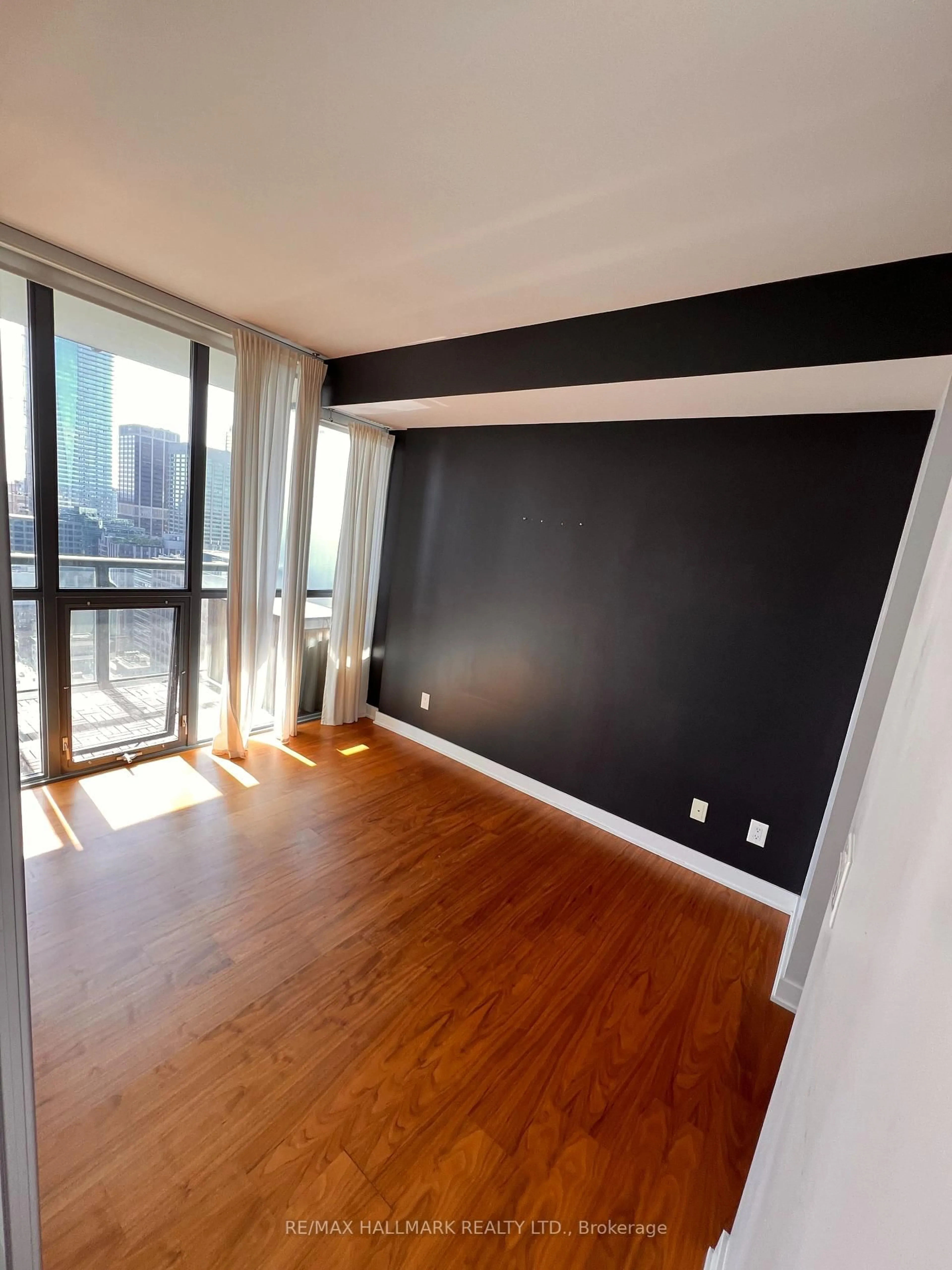 A pic of a room for 110 Charles St #3105, Toronto Ontario M4Y 1T5