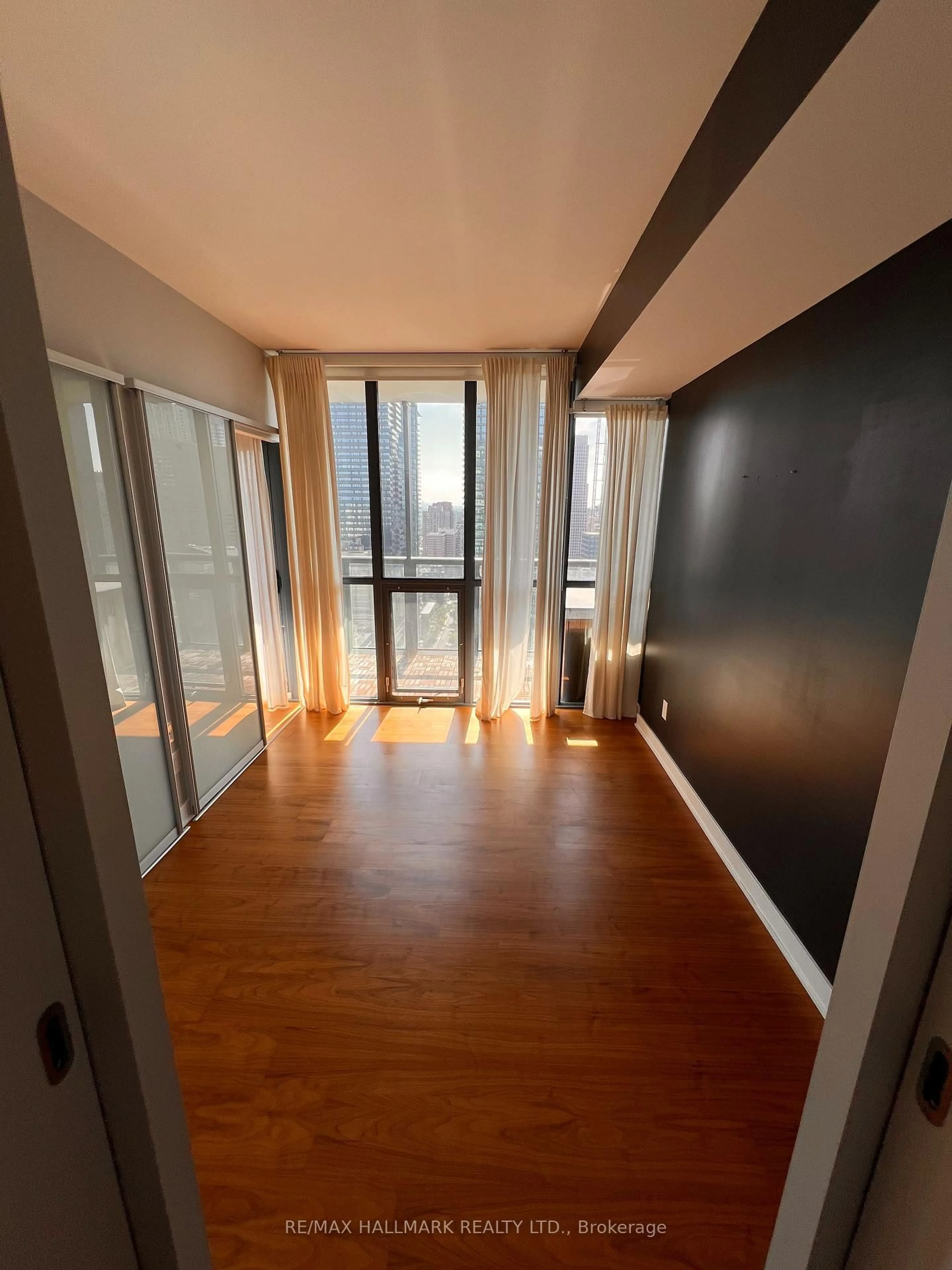 Unknown for 110 Charles St #3105, Toronto Ontario M4Y 1T5