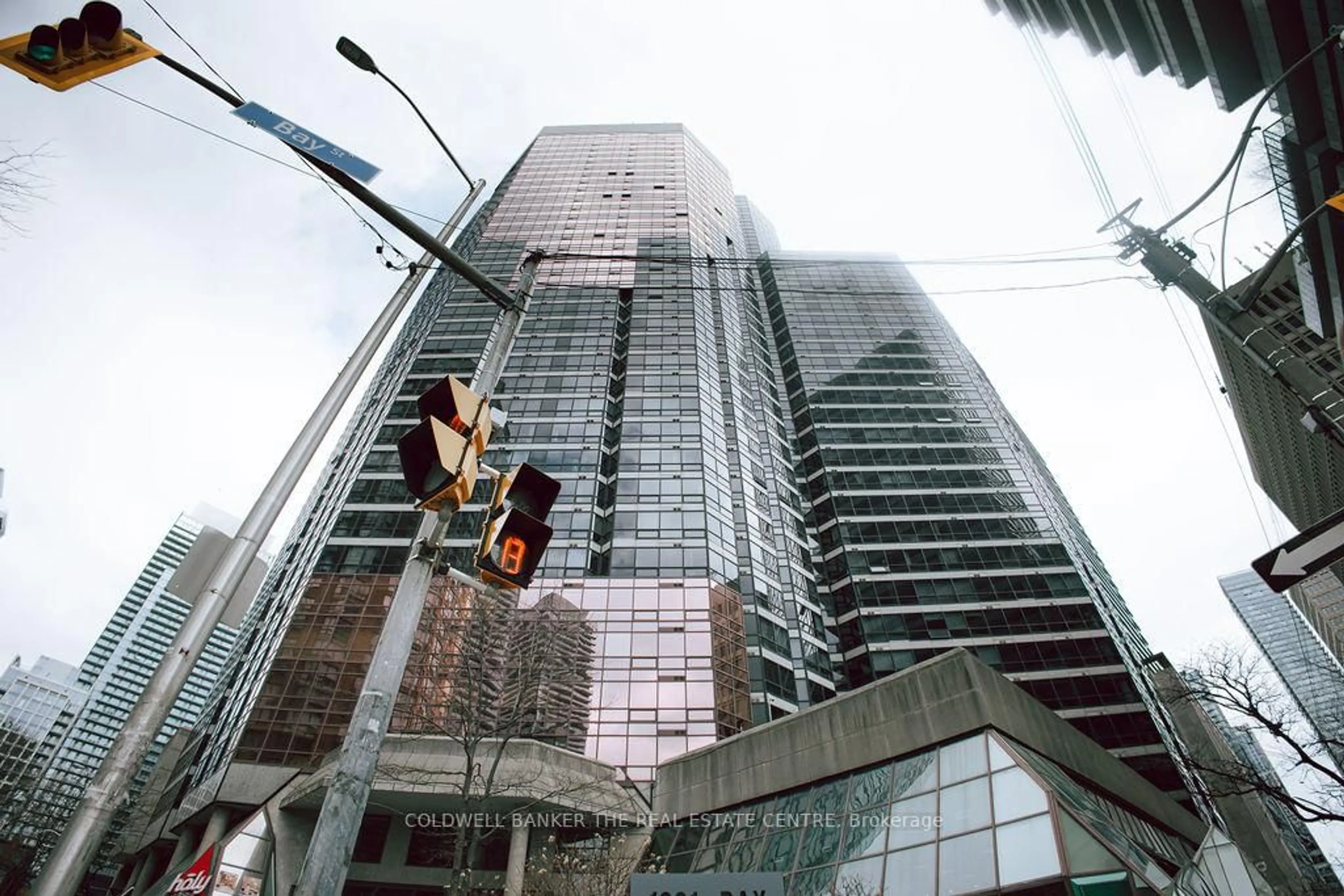 Blurry image for 1001 Bay St #303, Toronto Ontario M5S 3A6