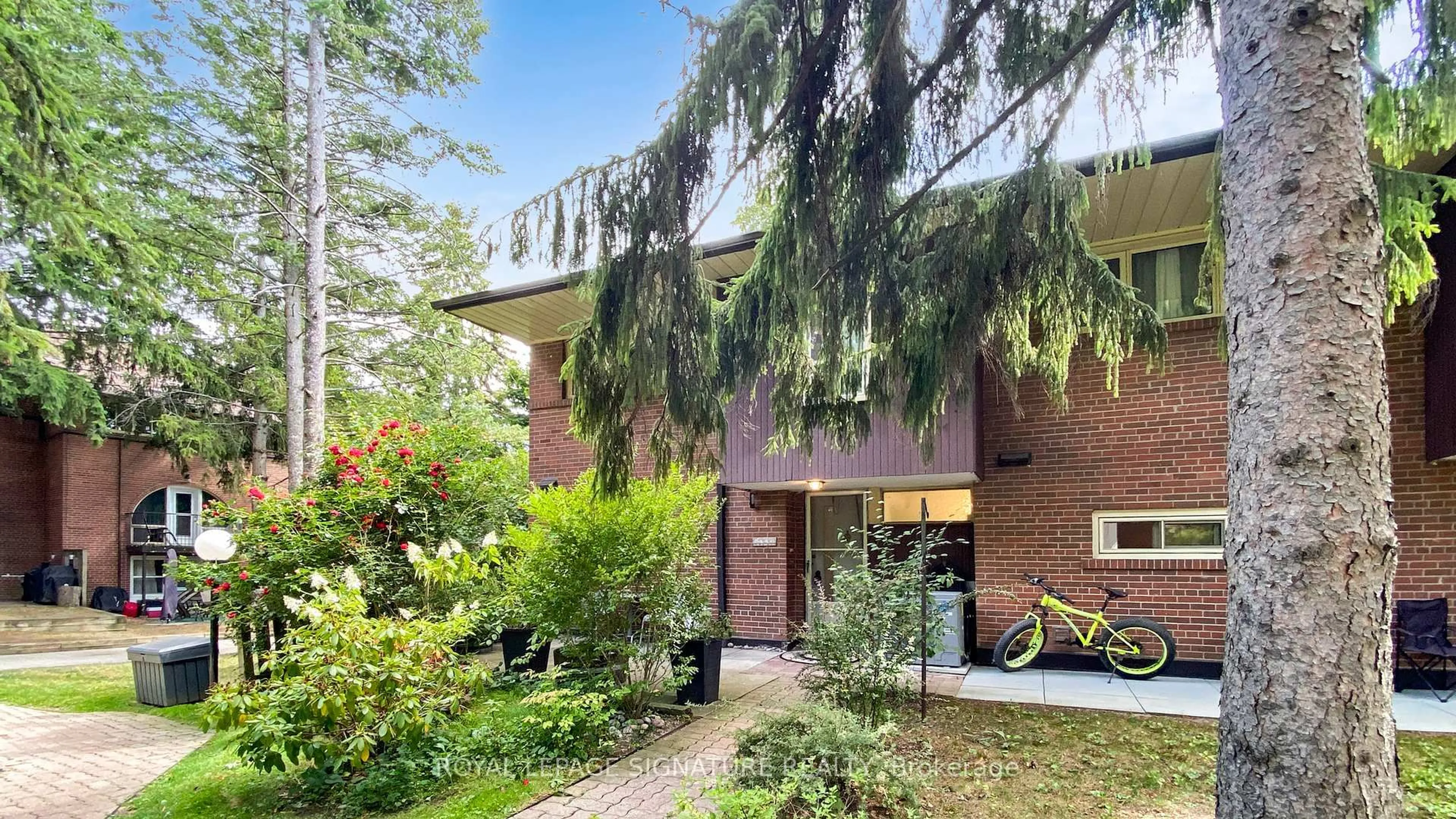 Home with brick exterior material, street for 6 Esterbrooke Ave #76, Toronto Ontario M2J 2C2
