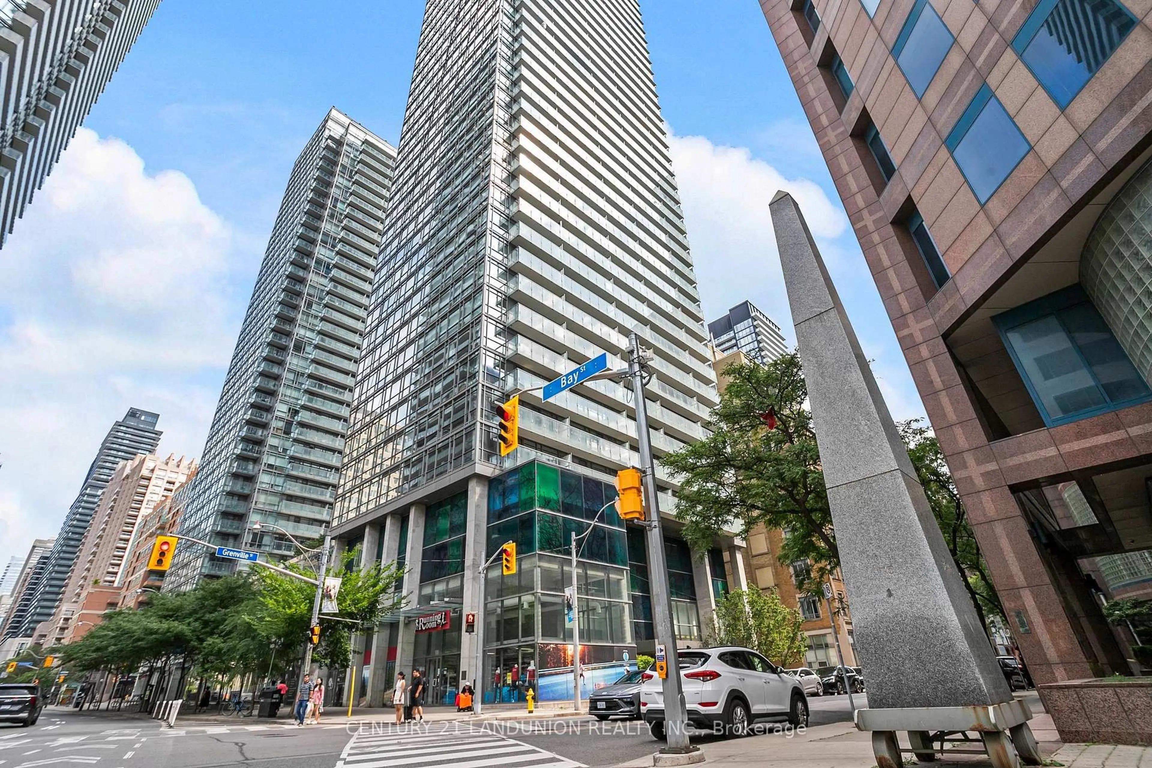 Indoor foyer for 38 Grenville St #2801, Toronto Ontario M4Y 1A5
