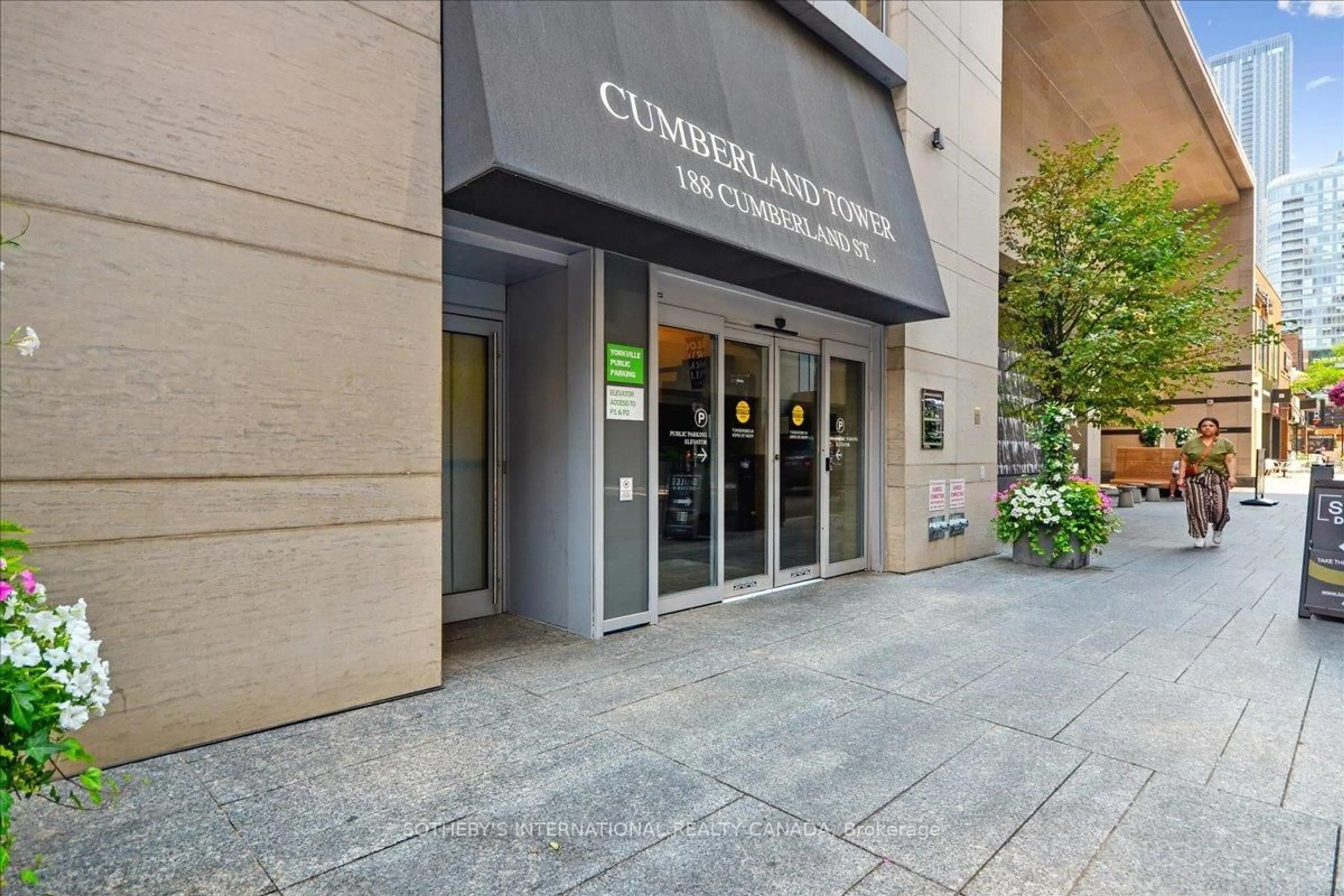 Indoor foyer for 188 Cumberland St #409, Toronto Ontario M5R 0B6