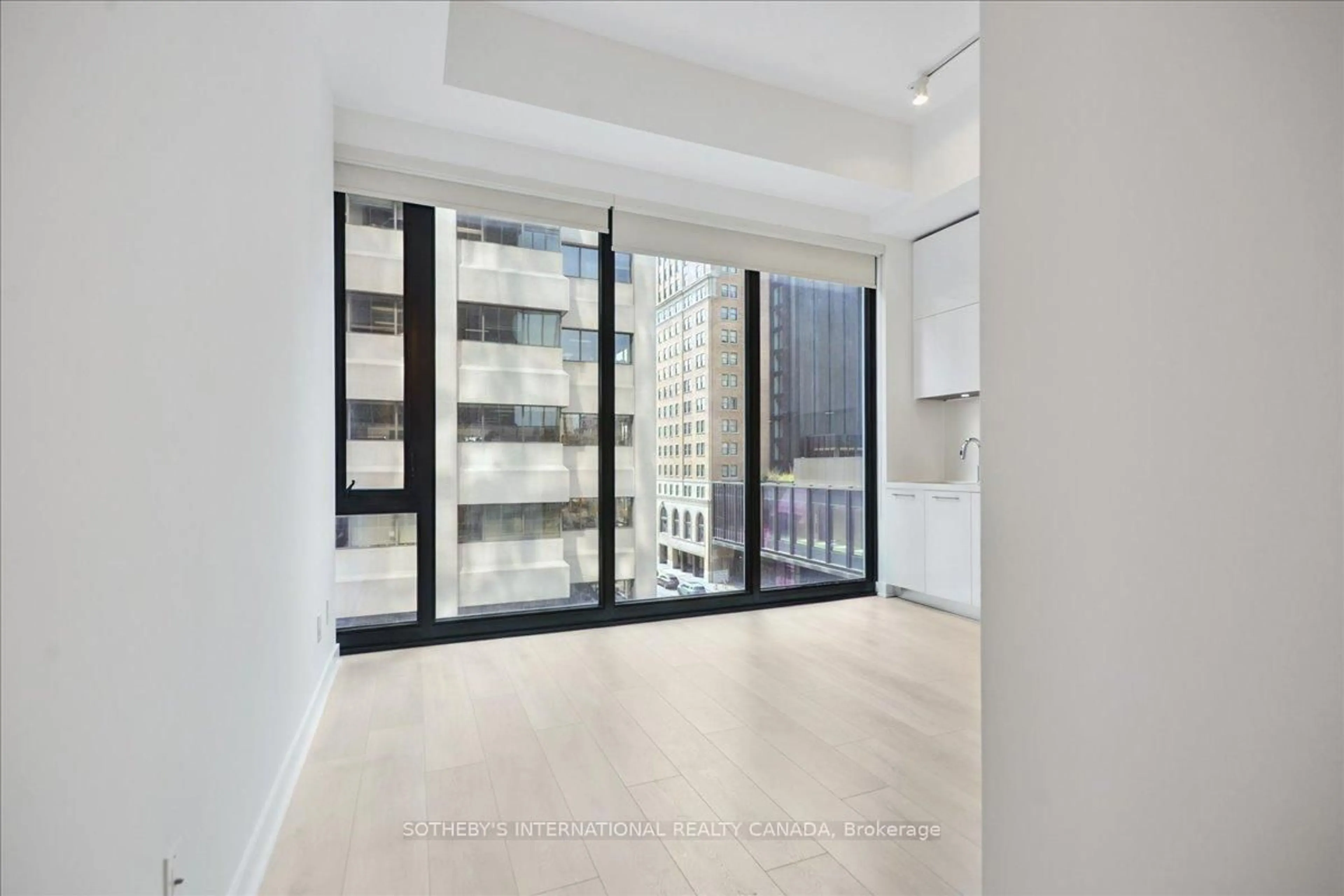 Unknown for 188 Cumberland St #409, Toronto Ontario M5R 0B6