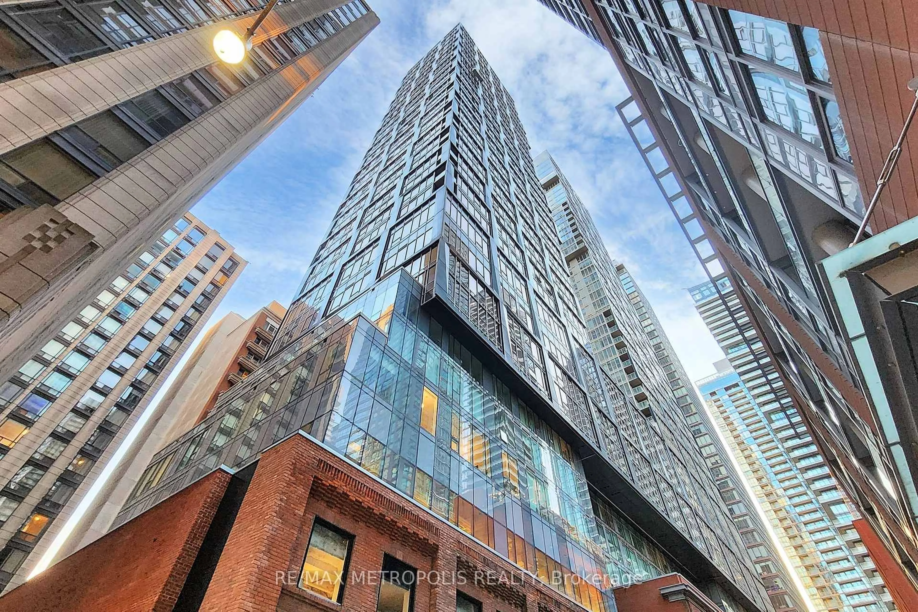 Indoor foyer for 15 Mercer St #1803, Toronto Ontario M5V 1H2