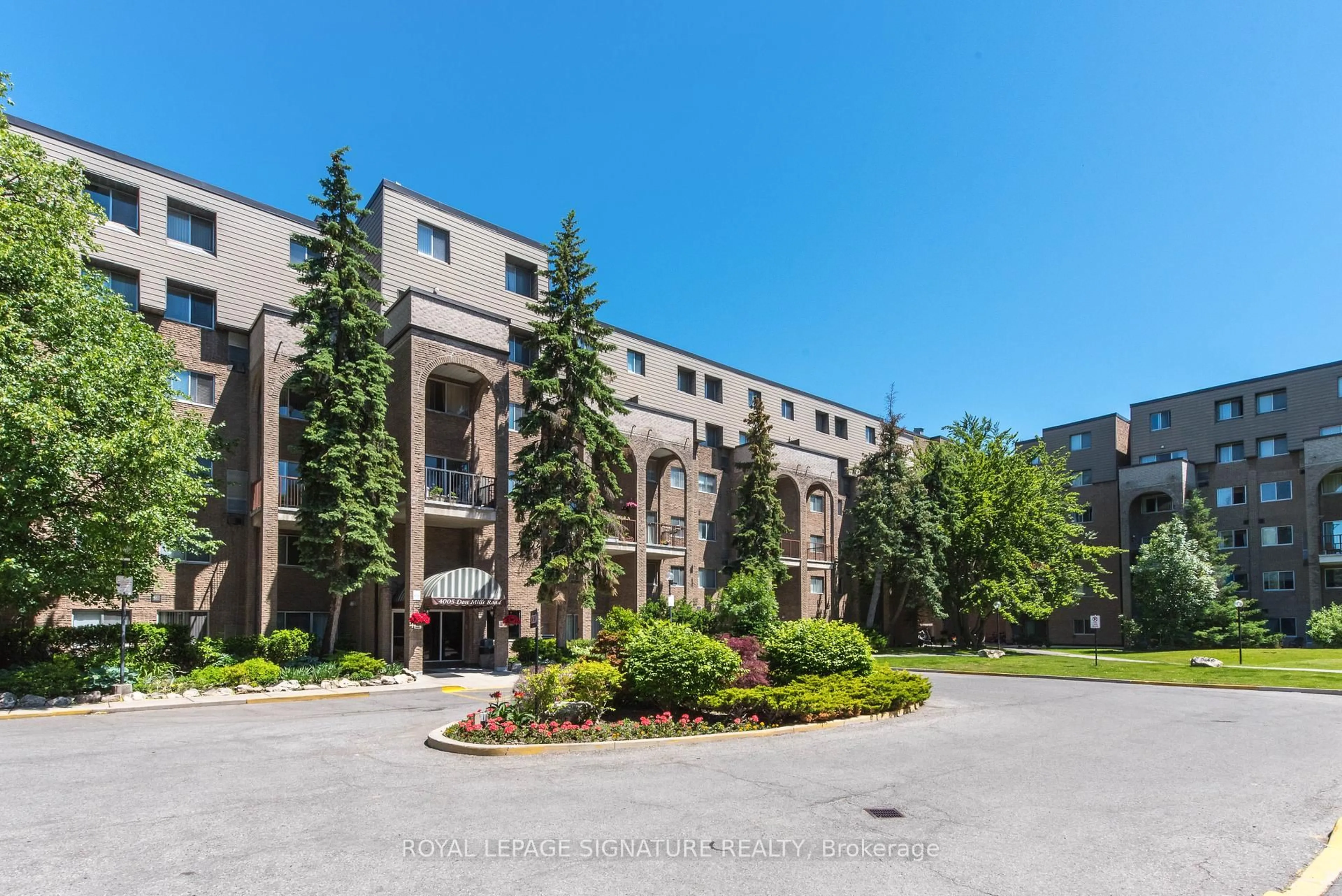 Patio, building for 4005 Don Mills Rd #235, Toronto Ontario M2H 3J9