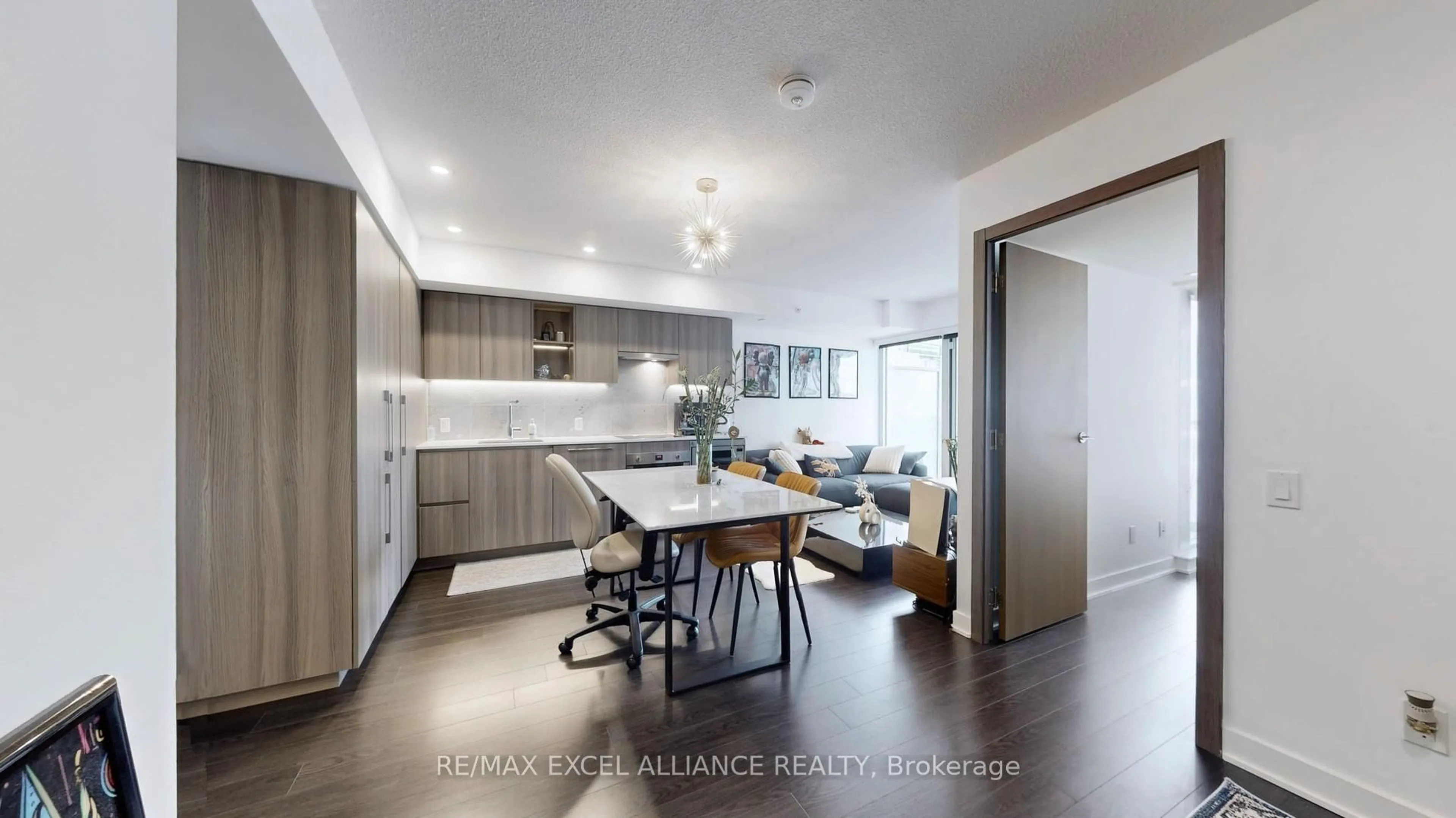 Open concept kitchen, ceramic/tile floor for 19 Bathurst St #1810, Toronto Ontario M5V 0N2