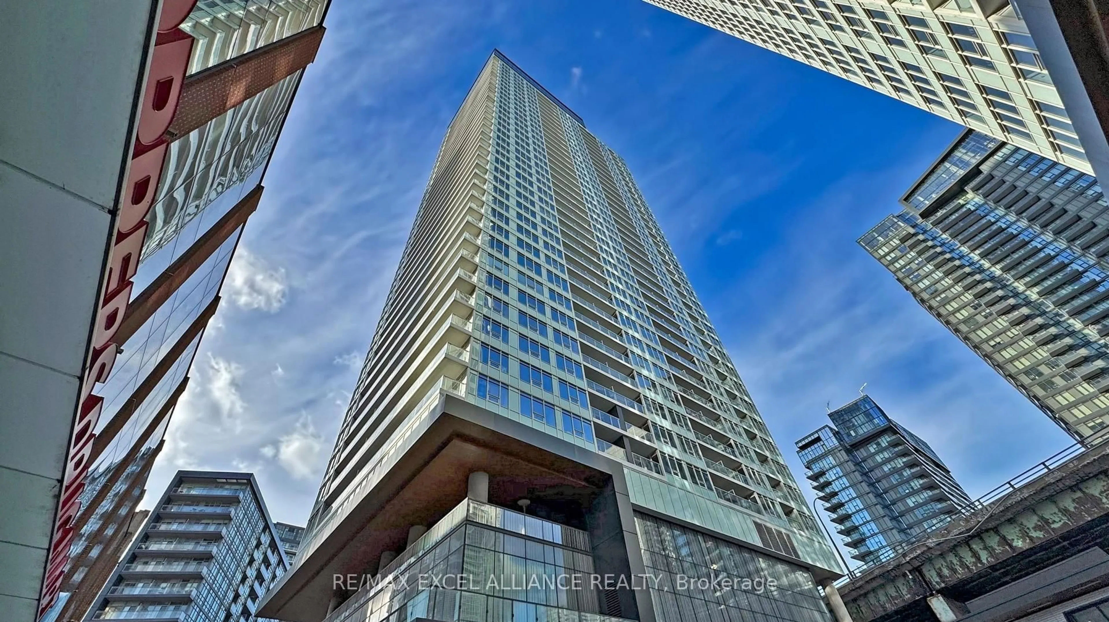 Indoor foyer for 19 Bathurst St #1810, Toronto Ontario M5V 0N2