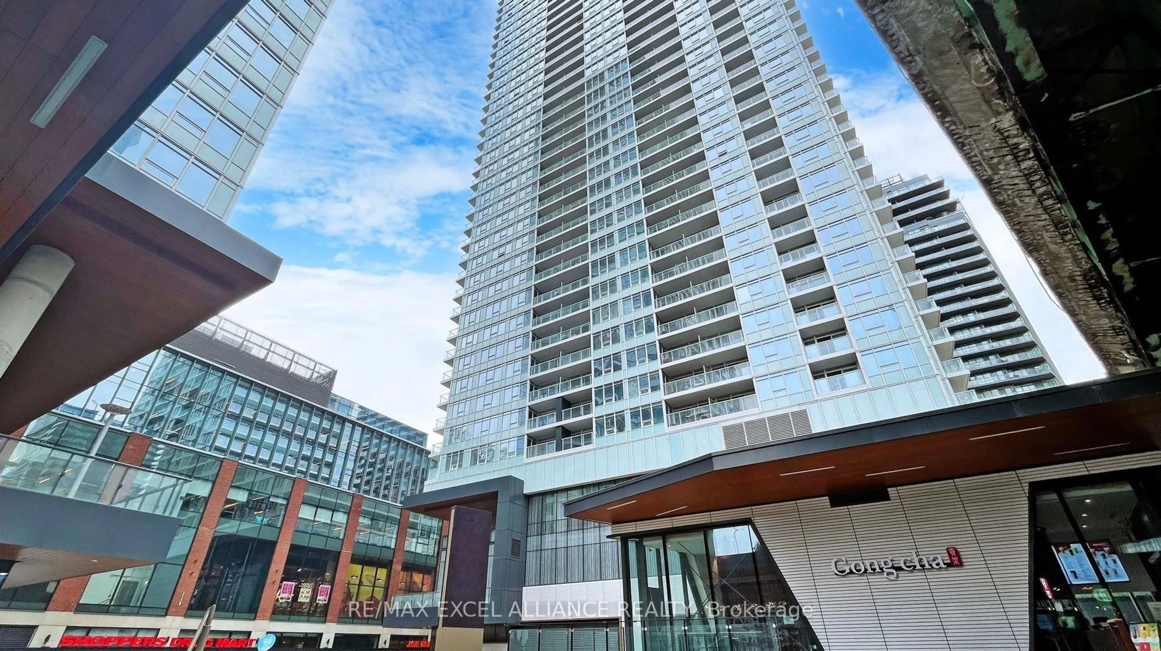 Indoor foyer for 19 Bathurst St #1810, Toronto Ontario M5V 0N2