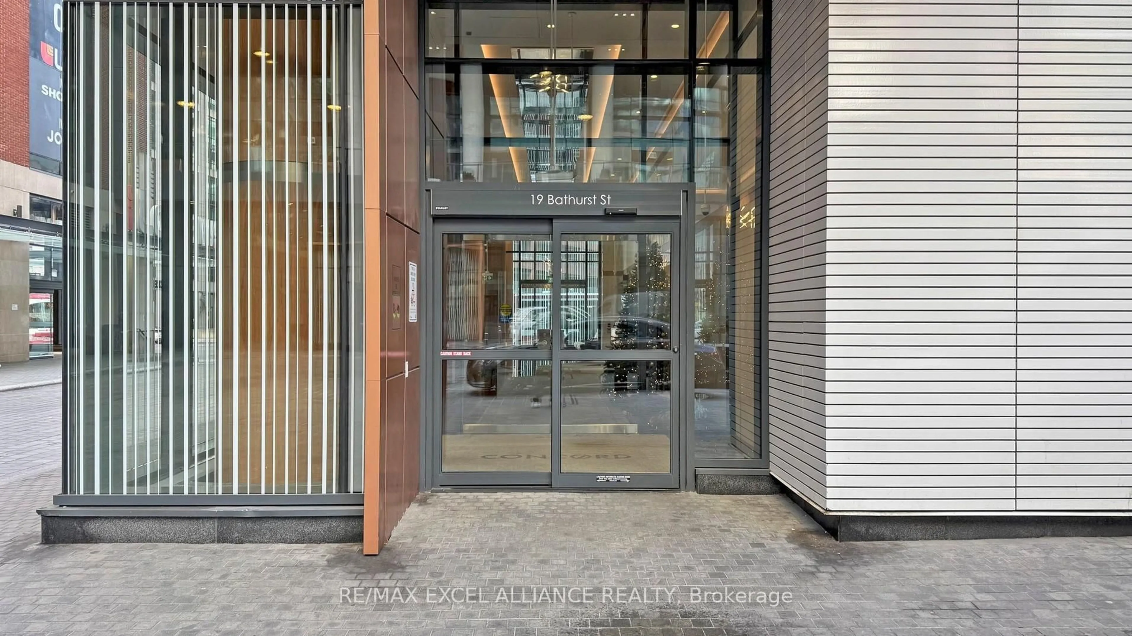 Indoor foyer for 19 Bathurst St #1810, Toronto Ontario M5V 0N2