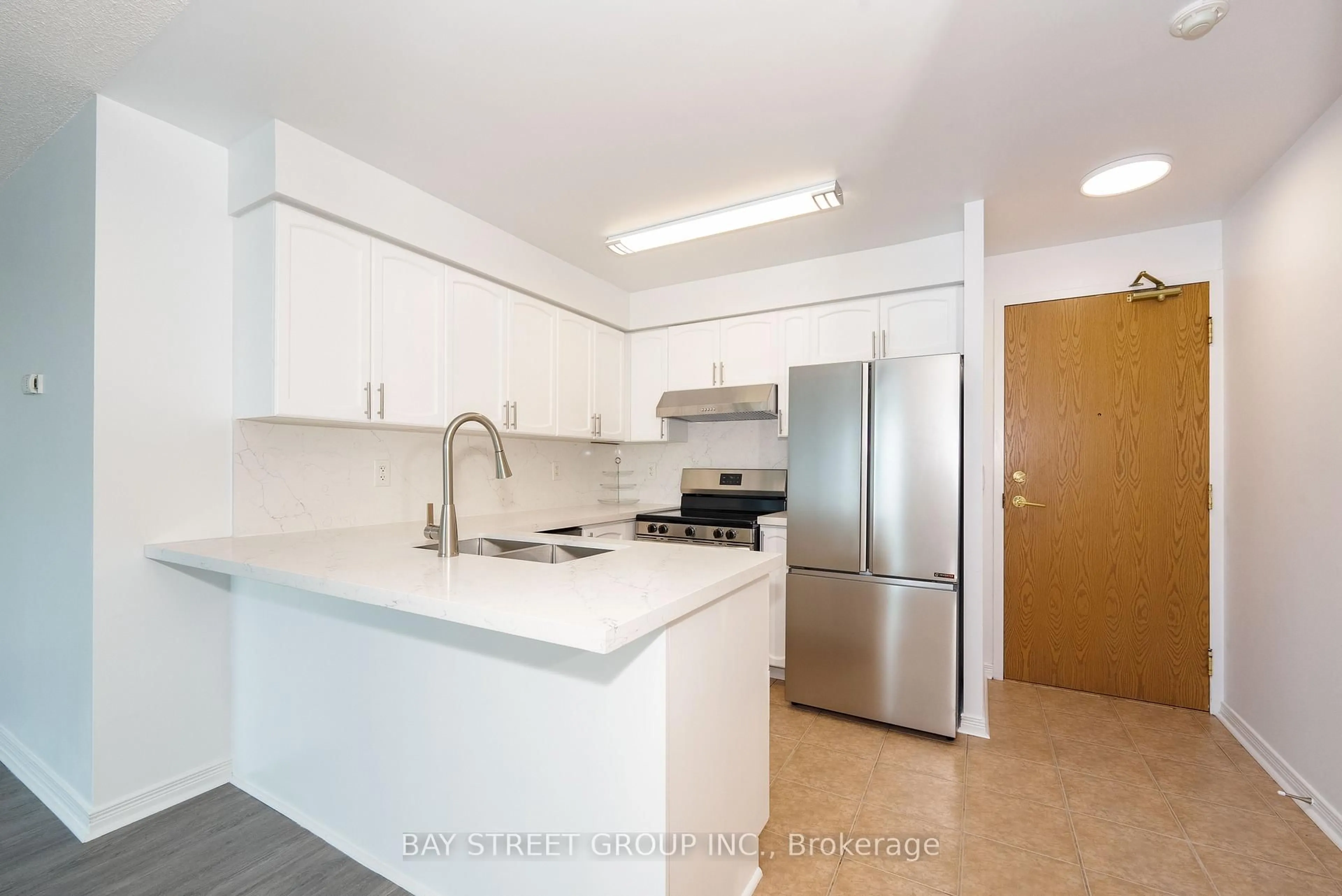 Standard kitchen, ceramic/tile floor for 5500 Yonge St #1905, Toronto Ontario M2N 7L1