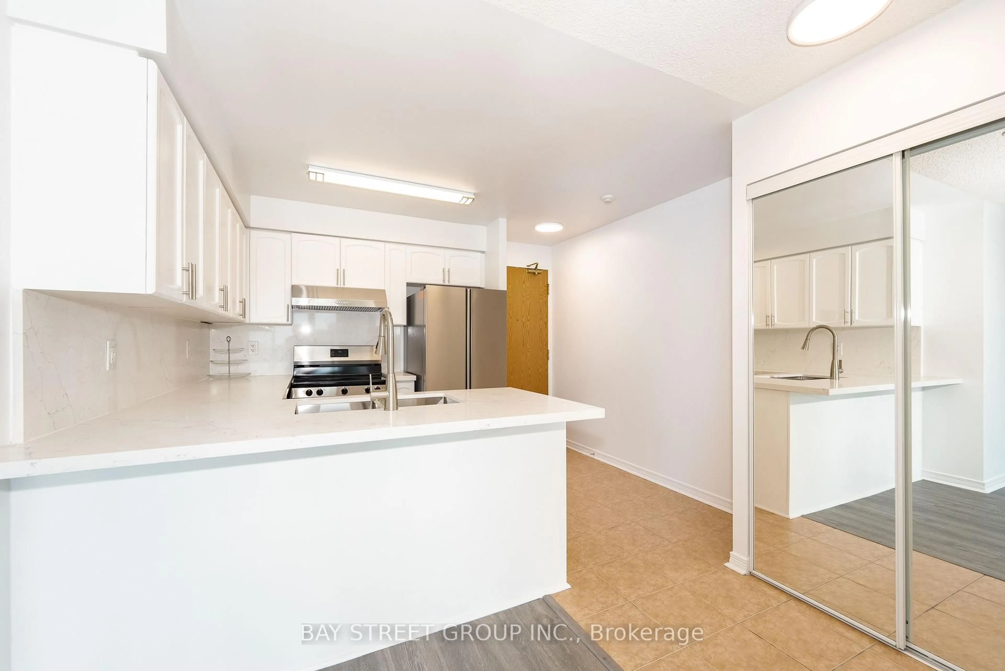 Standard kitchen, unknown for 5500 Yonge St #1905, Toronto Ontario M2N 7L1