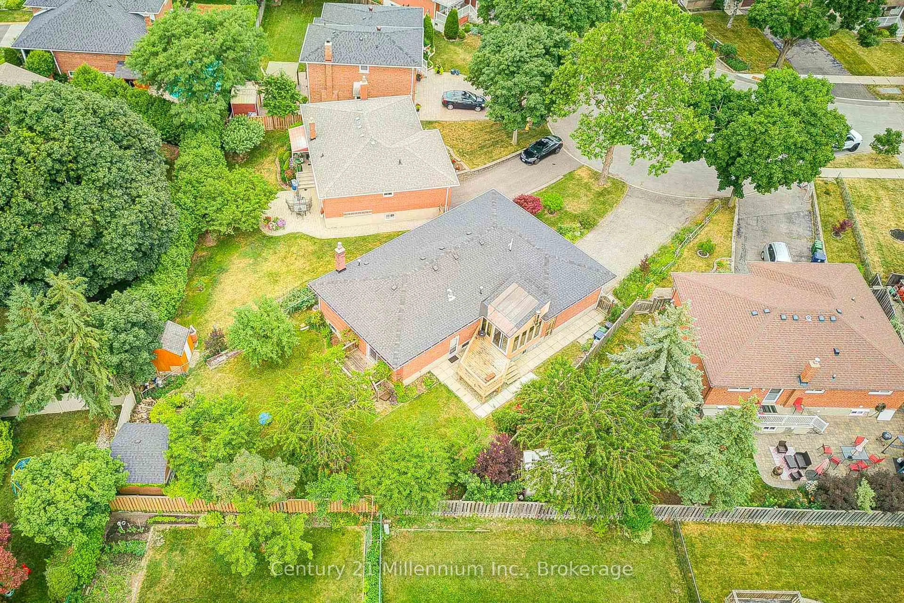 A pic from outside/outdoor area/front of a property/back of a property/a pic from drone, street for 9 Thane Crt, Toronto Ontario M2J 4B6