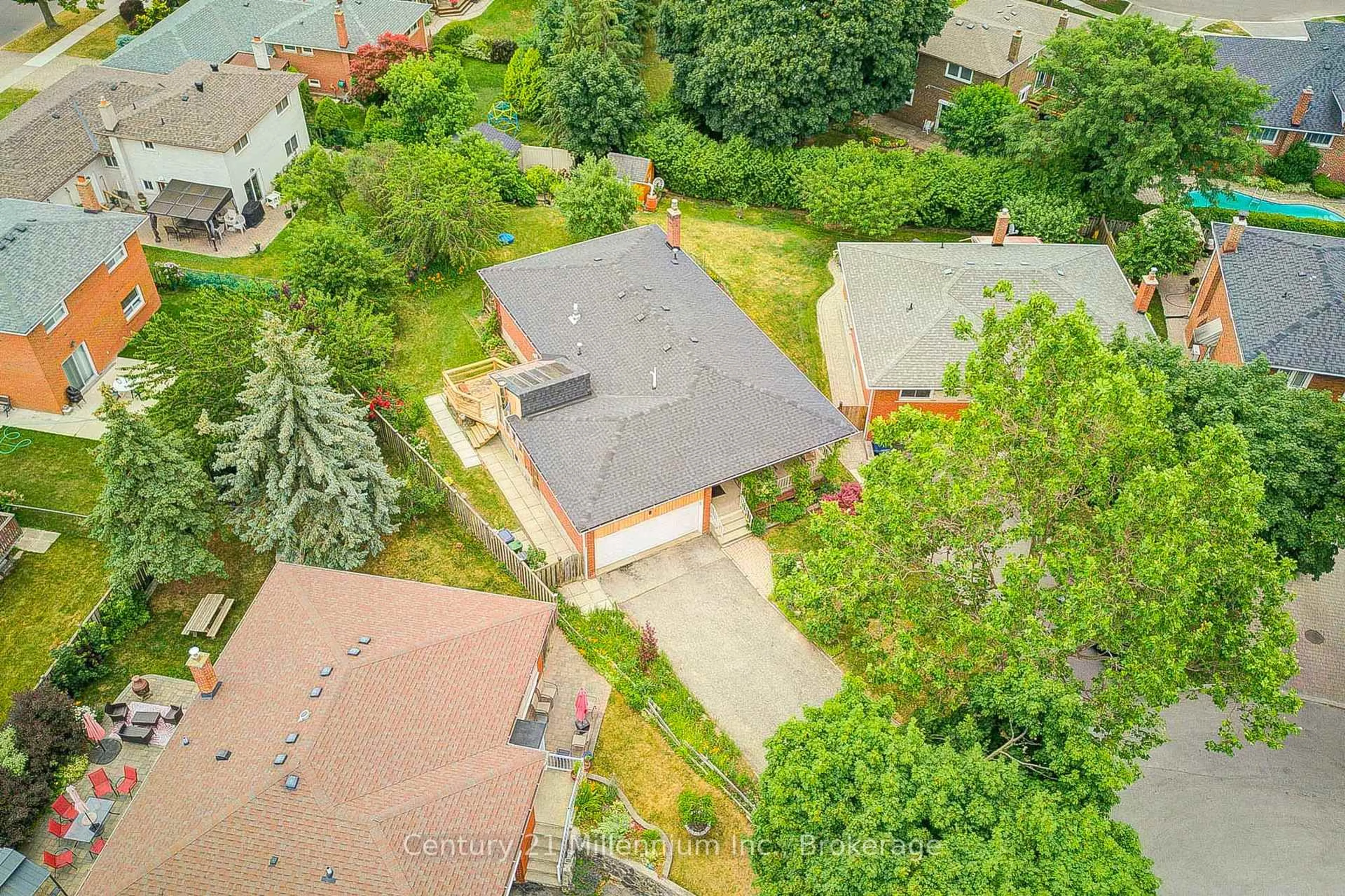 A pic from outside/outdoor area/front of a property/back of a property/a pic from drone, street for 9 Thane Crt, Toronto Ontario M2J 4B6