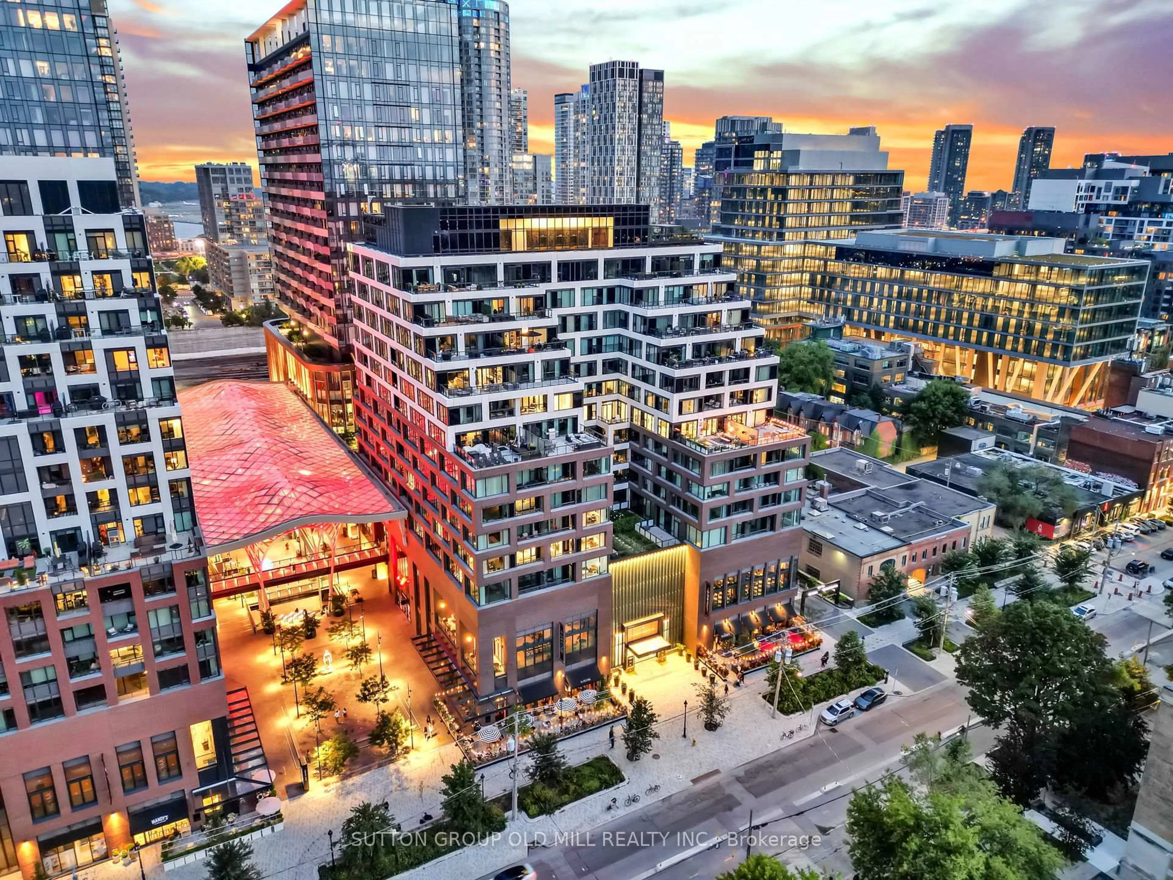 Patio, city buildings view from balcony for 455 Wellington St #711, Toronto Ontario M5J 2R2