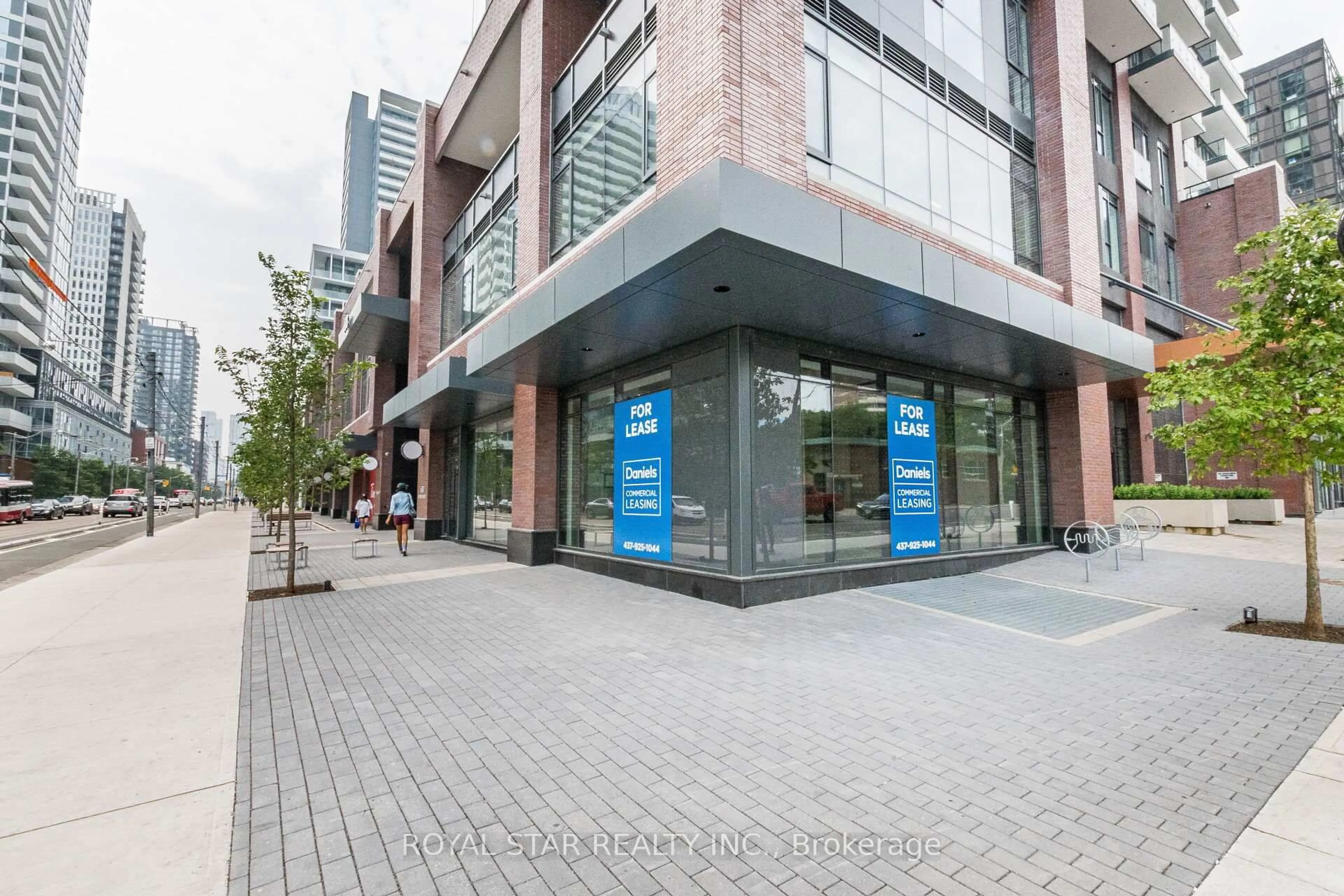 Indoor foyer for 130 River St #2110, Toronto Ontario M5A 0R8