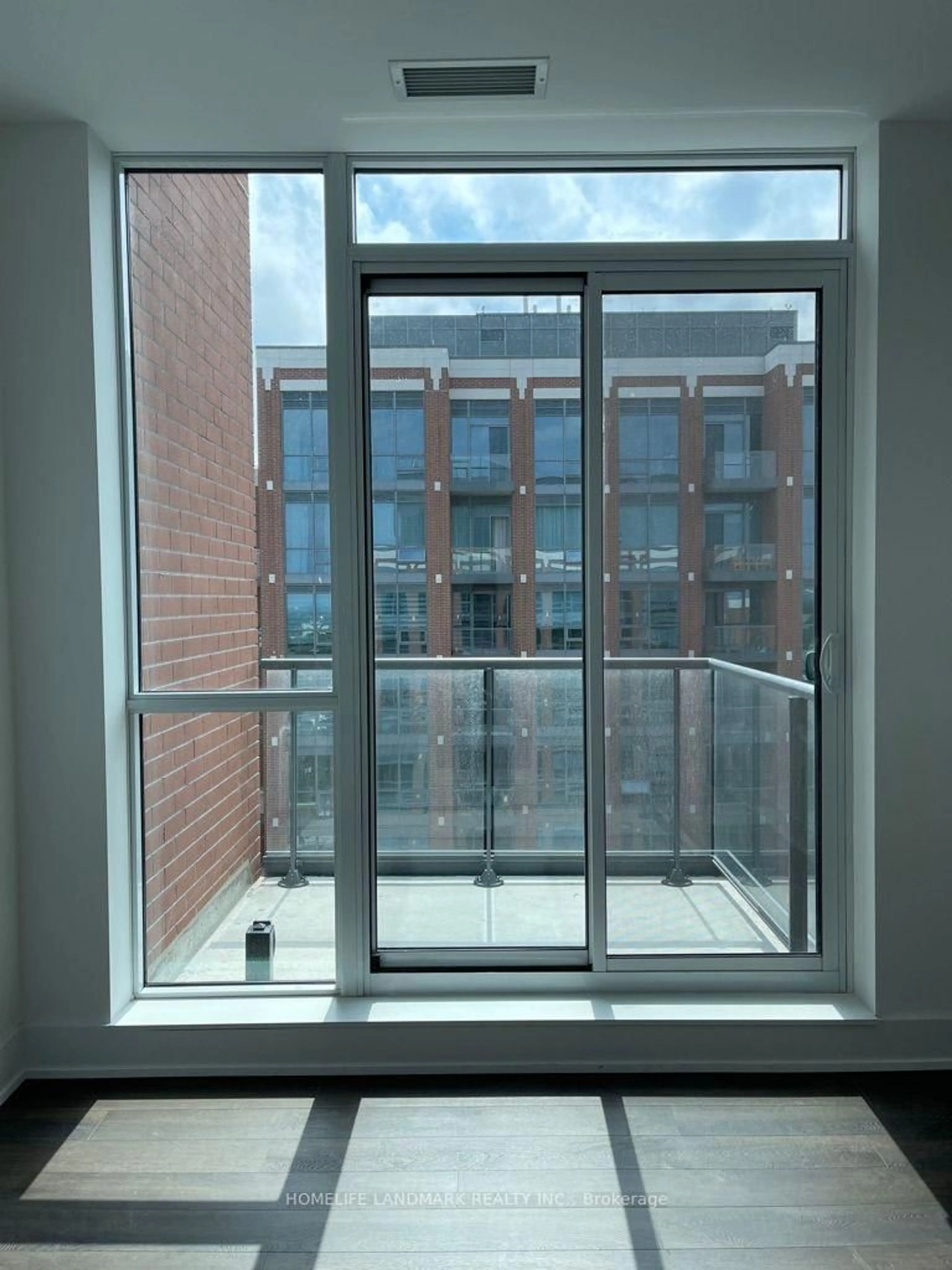 Unknown for 31 Tippett Rd #1505, Toronto Ontario M3H 0C8