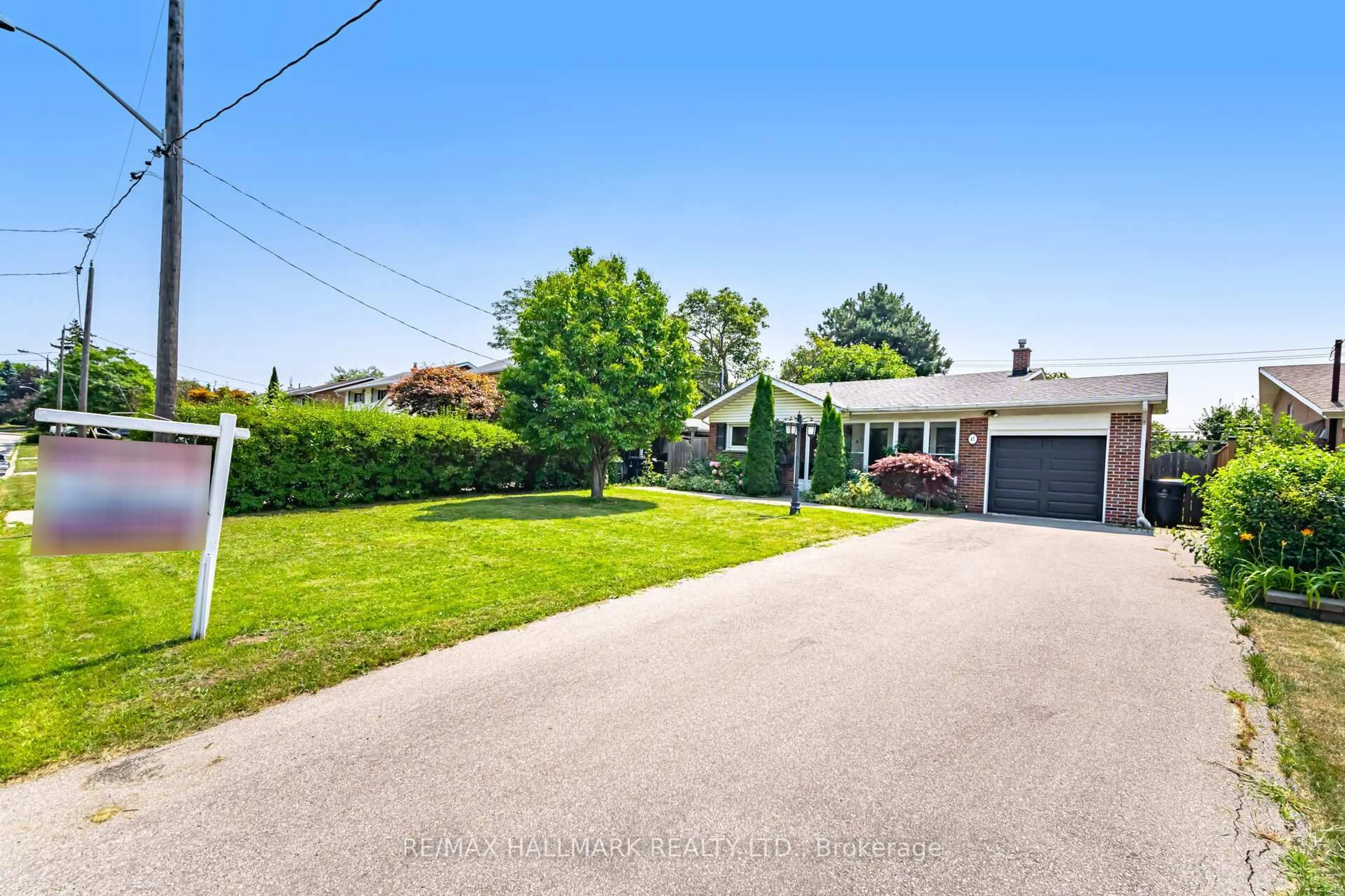 A pic from outside/outdoor area/front of a property/back of a property/a pic from drone, street for 47 Marthclare Ave, Toronto Ontario M3A 1E1