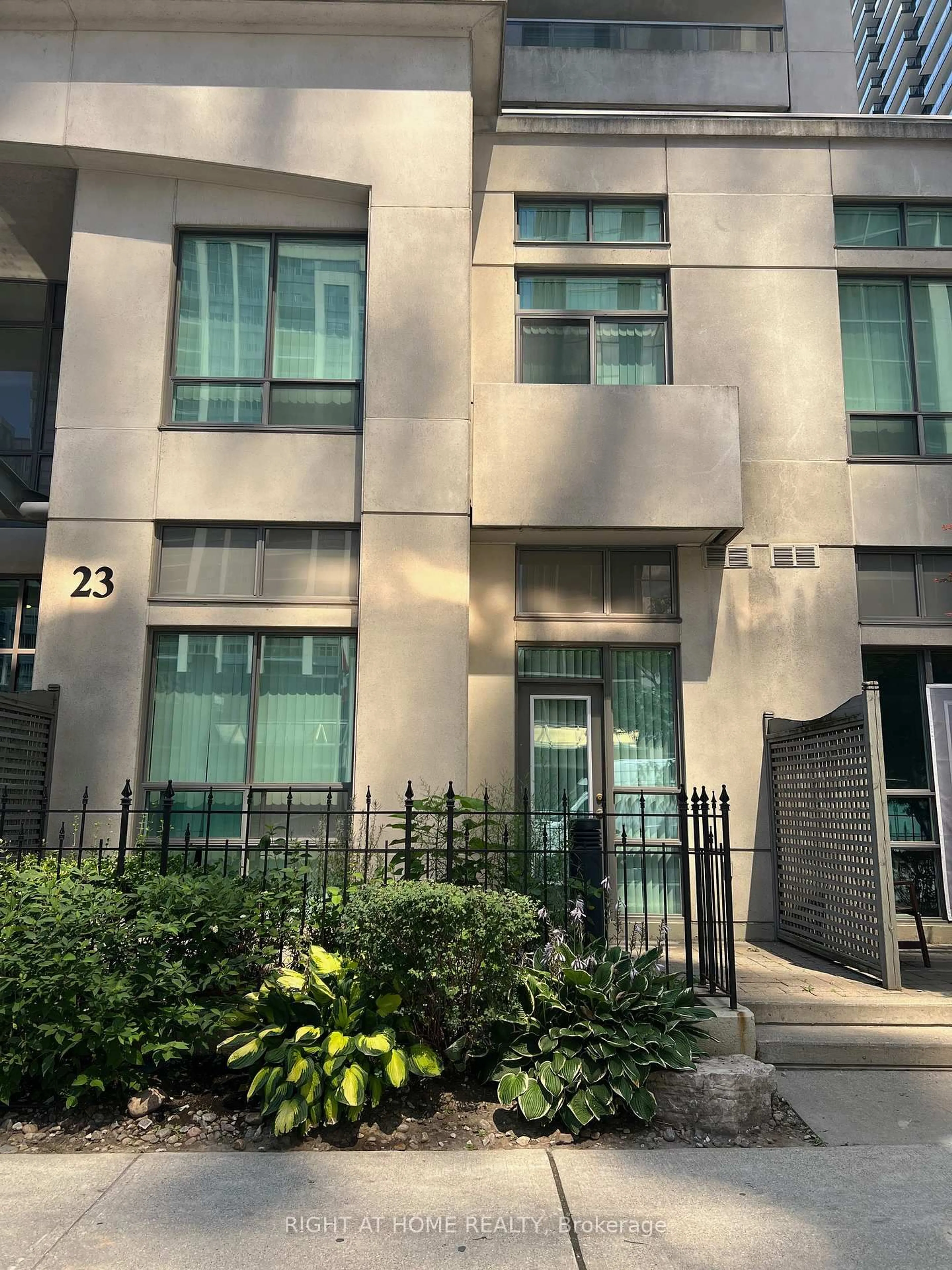 Unknown for 23 Hollywood Ave #105, Toronto Ontario M2N 7L8