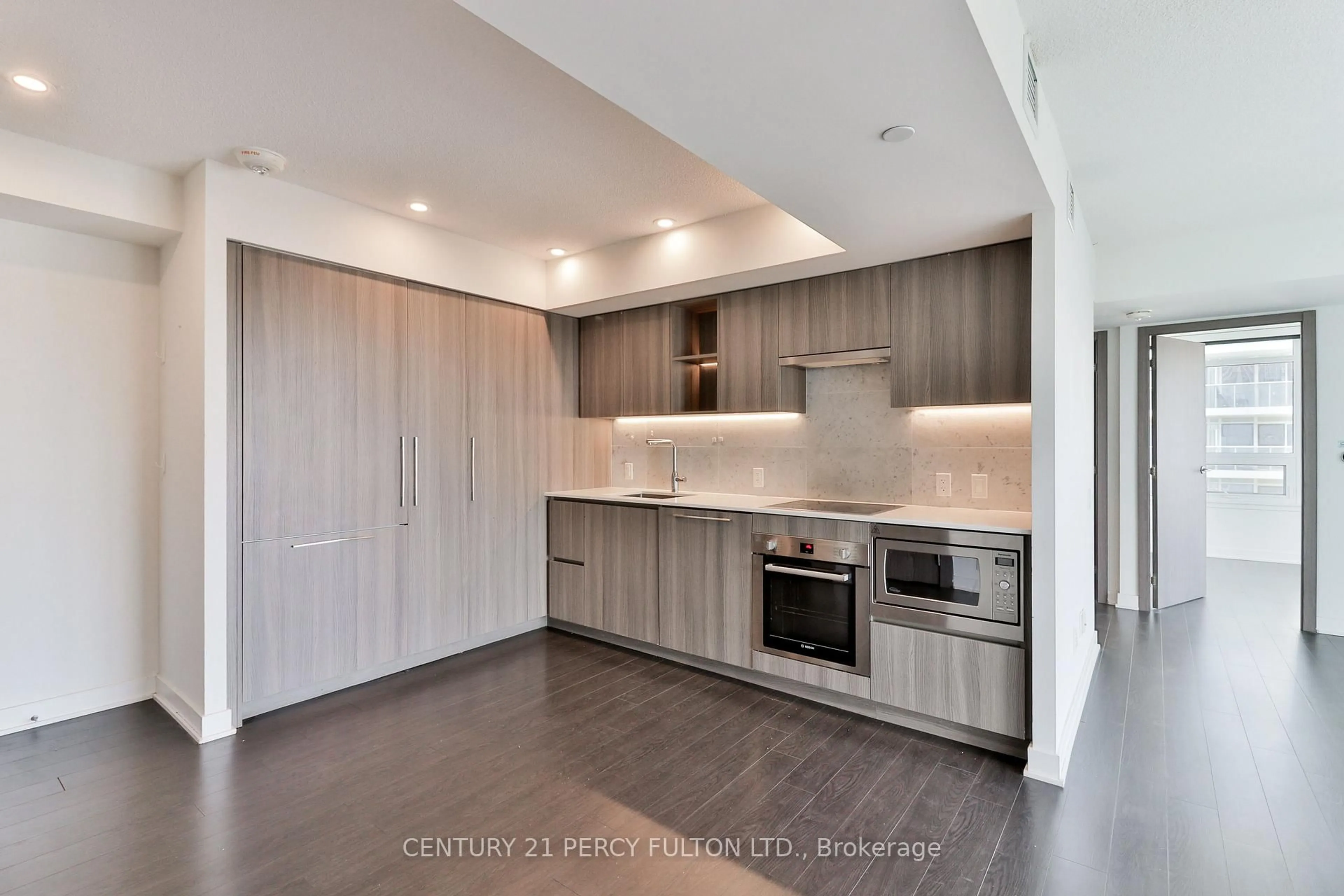 Open concept kitchen, unknown for 19 Bathurst St #1811, Toronto Ontario M5V 0N2