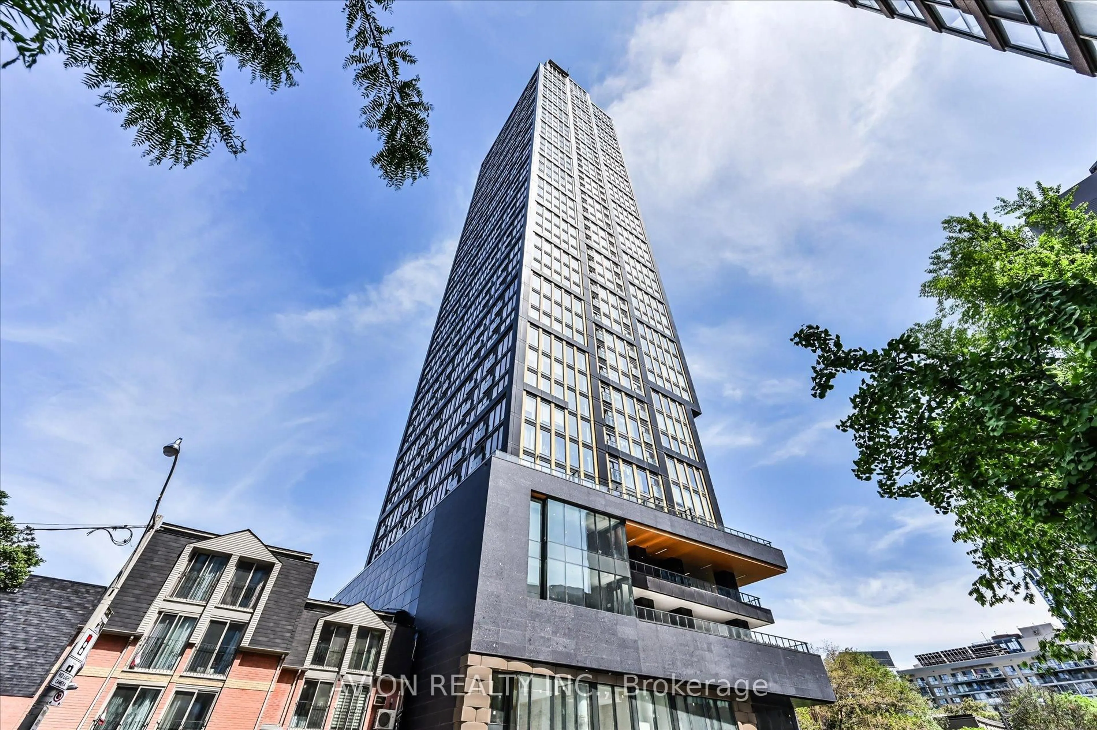 Indoor foyer for 319 Jarvis St #606, Toronto Ontario M5B 0C8
