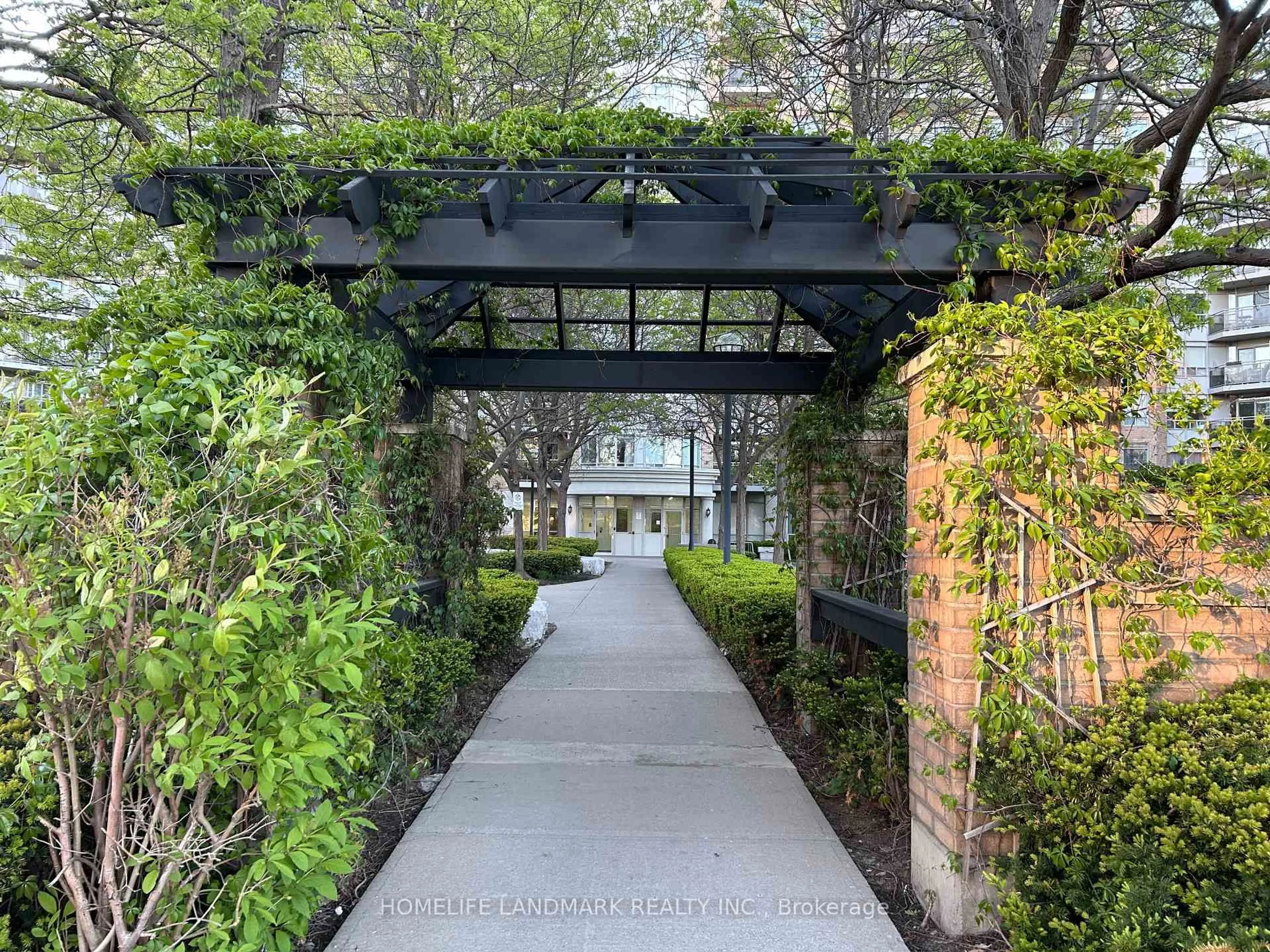 Unknown for 650 Lawrence Ave #314, Toronto Ontario M6A 3E8