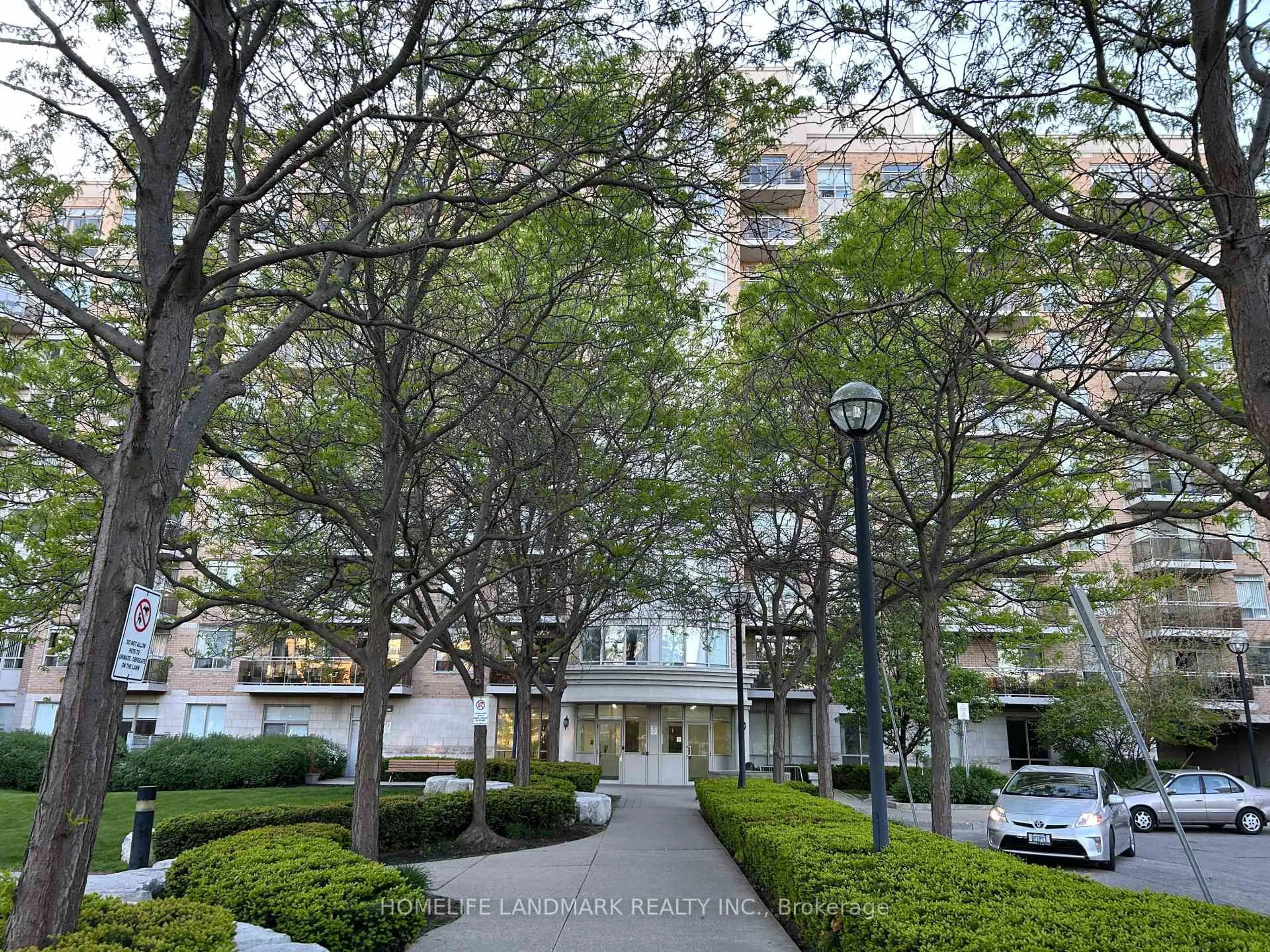 A pic from outside/outdoor area/front of a property/back of a property/a pic from drone, street for 650 Lawrence Ave #314, Toronto Ontario M6A 3E8