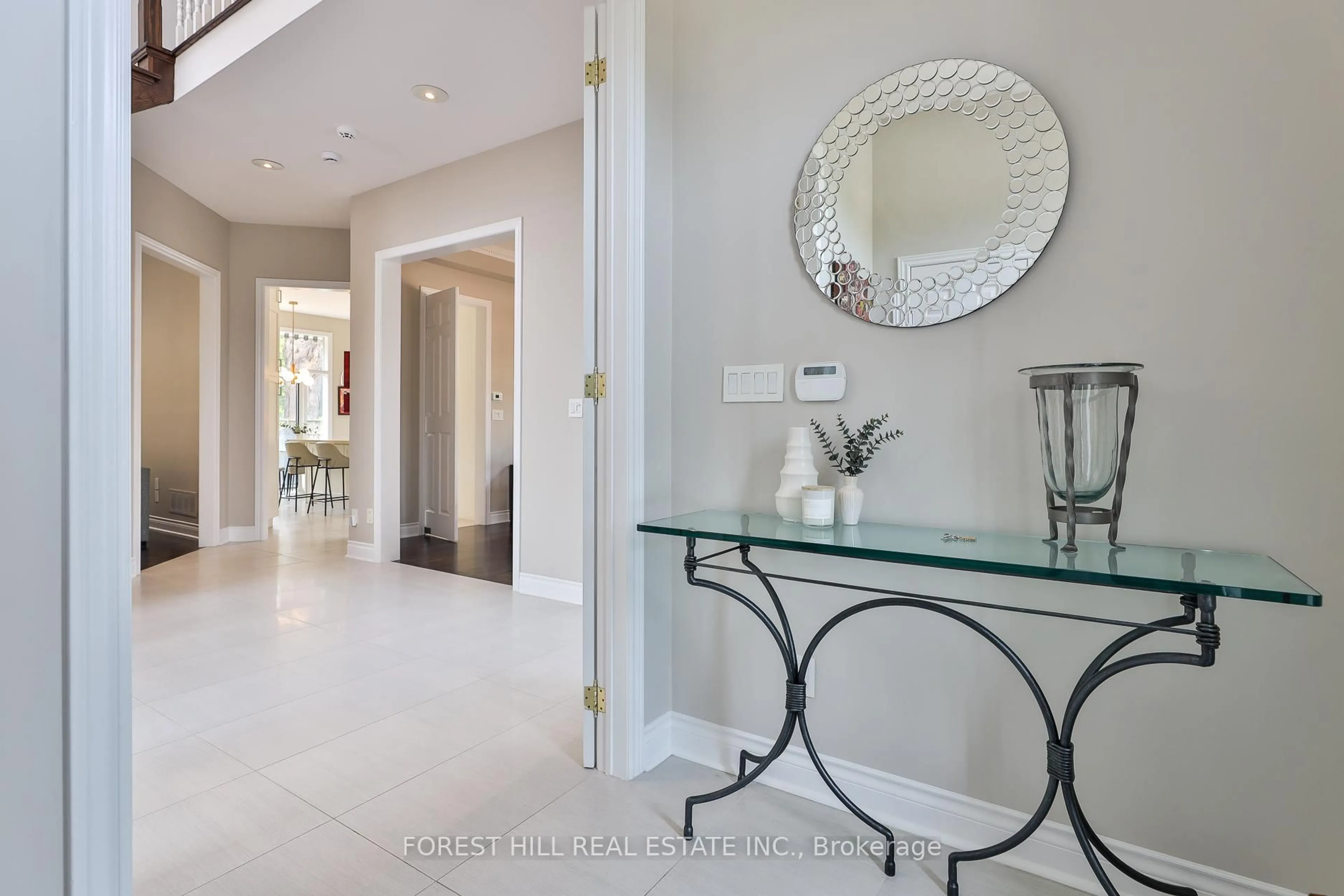 Indoor entryway for 303 Joicey Blvd, Toronto Ontario M5M 2V8