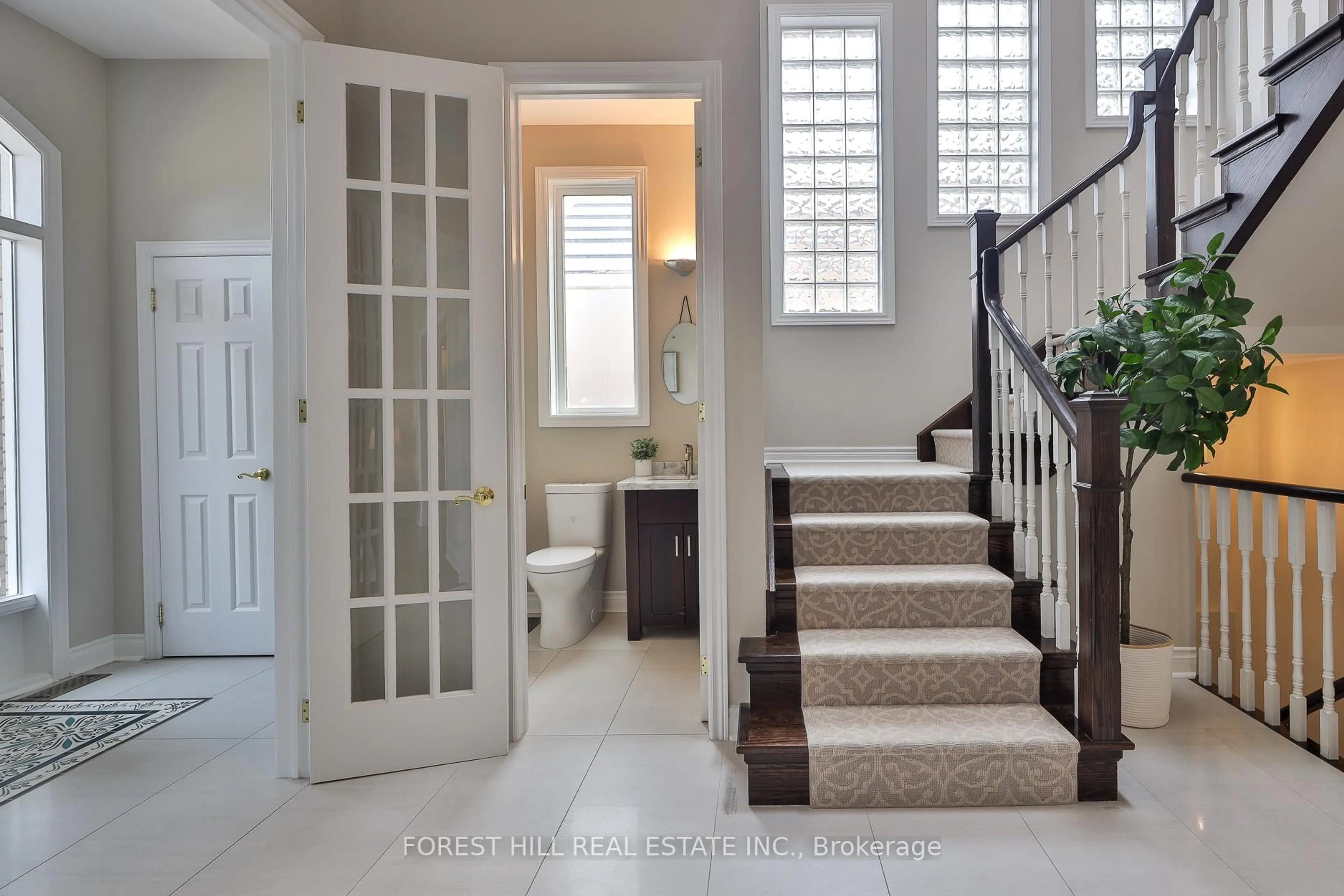 Indoor entryway for 303 Joicey Blvd, Toronto Ontario M5M 2V8