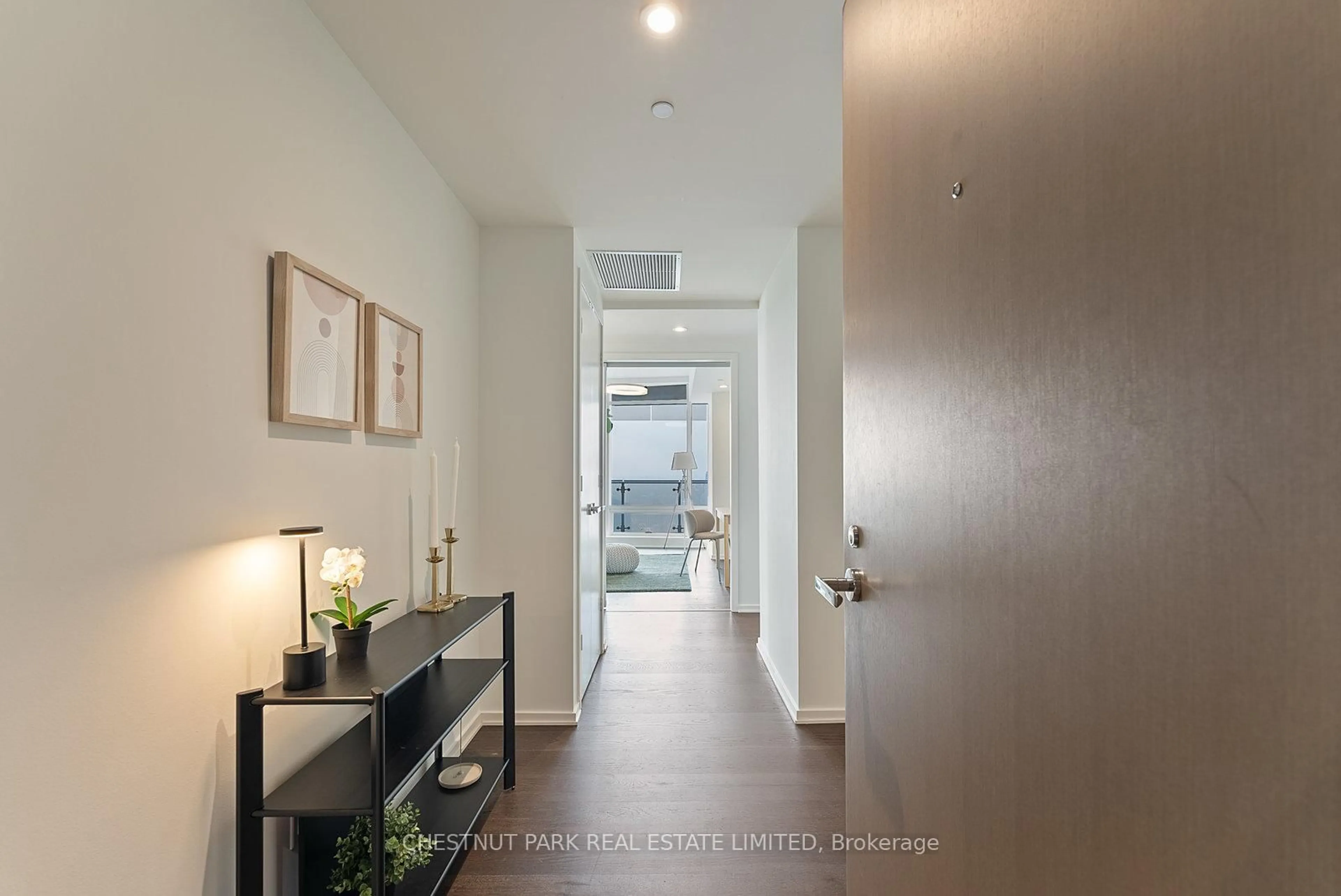 Indoor entryway for 1 Bloor St #7006, Toronto Ontario M4W 0A8