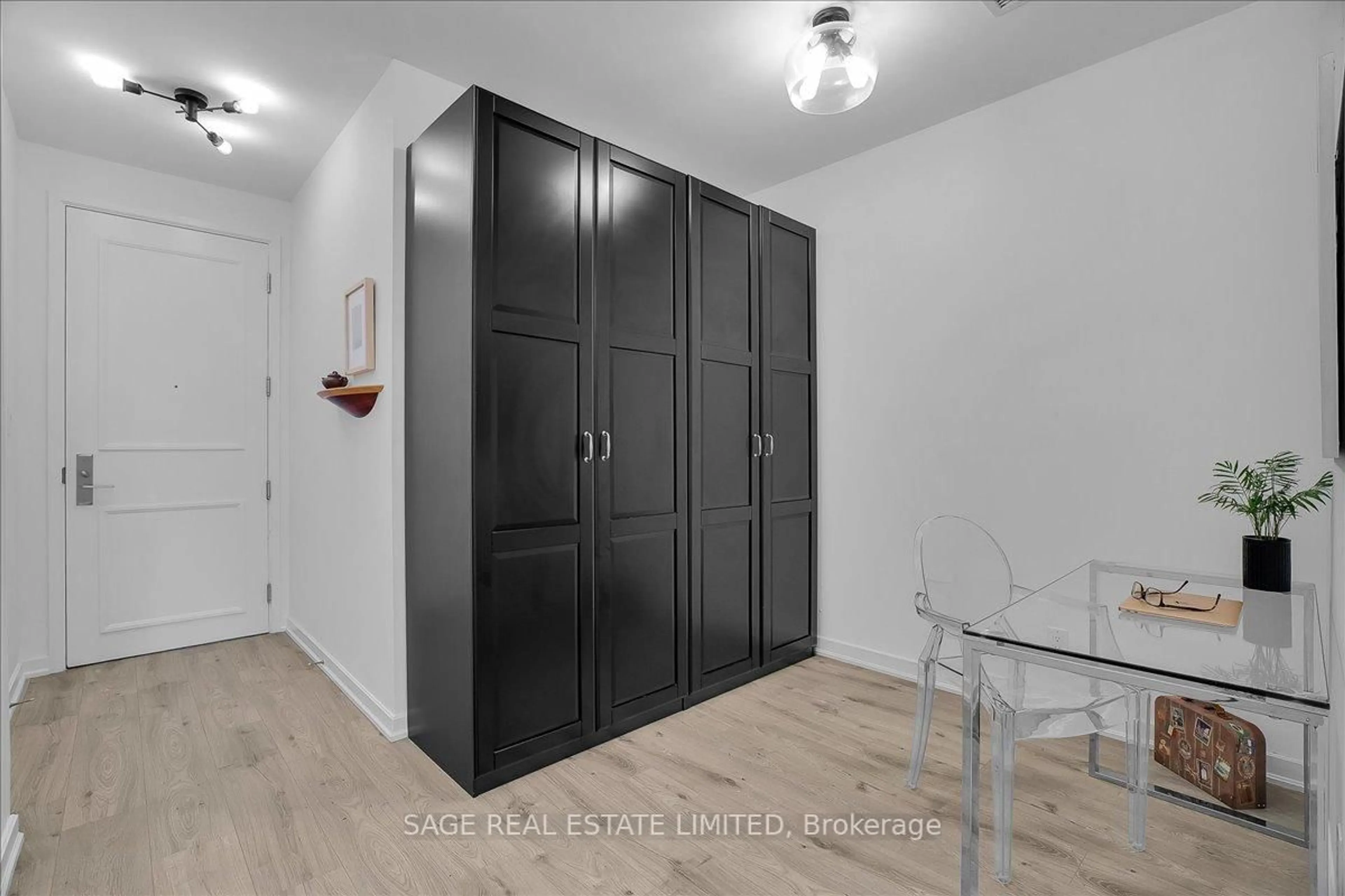 Unknown for 380 Macpherson Ave #317, Toronto Ontario M4V 3E3