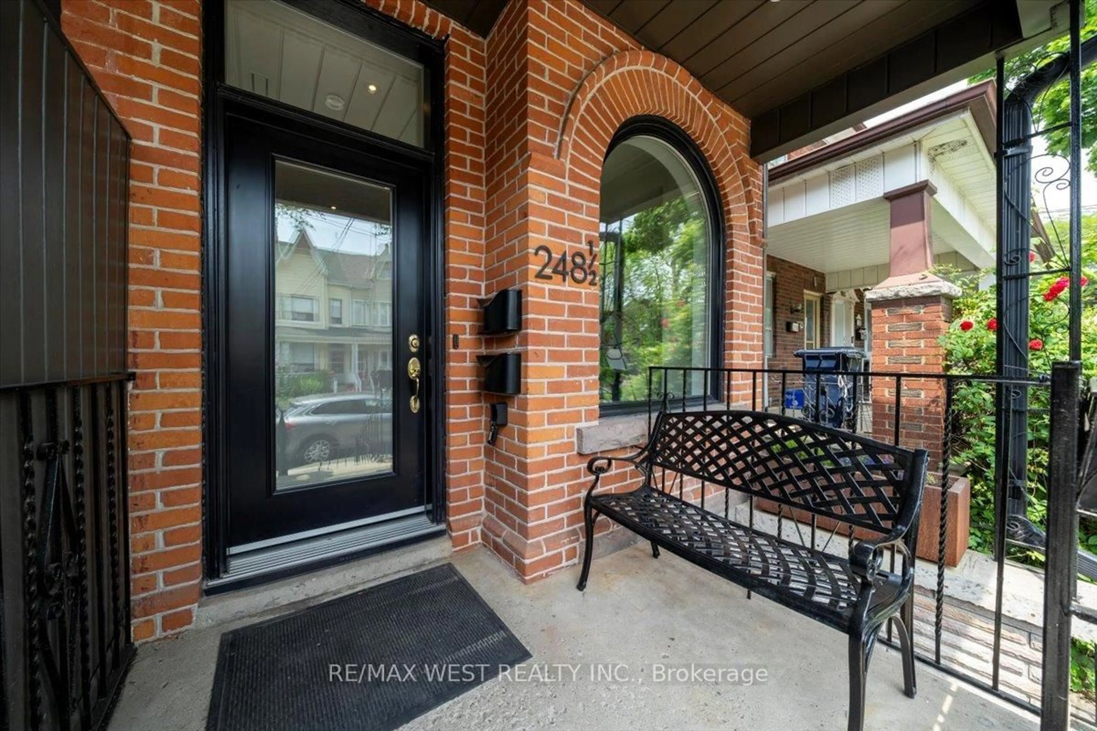 Unknown for 248 1/2 Euclid Ave, Toronto Ontario M6J 2K2