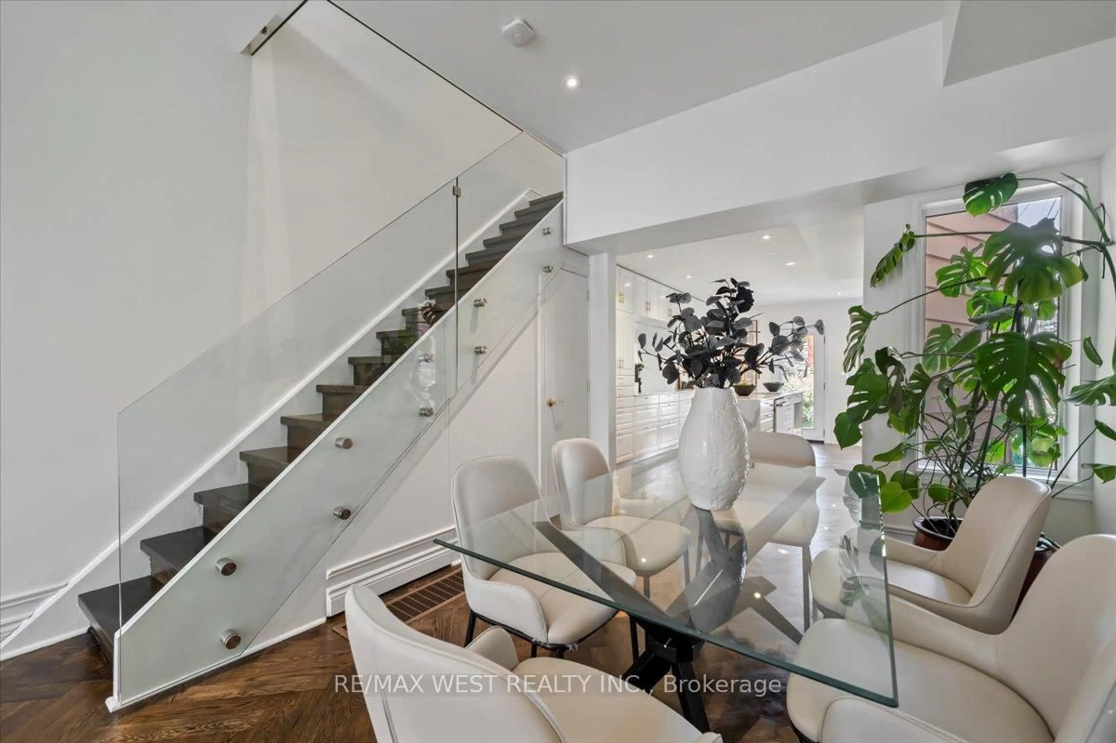 Unknown for 248 1/2 Euclid Ave, Toronto Ontario M6J 2K2