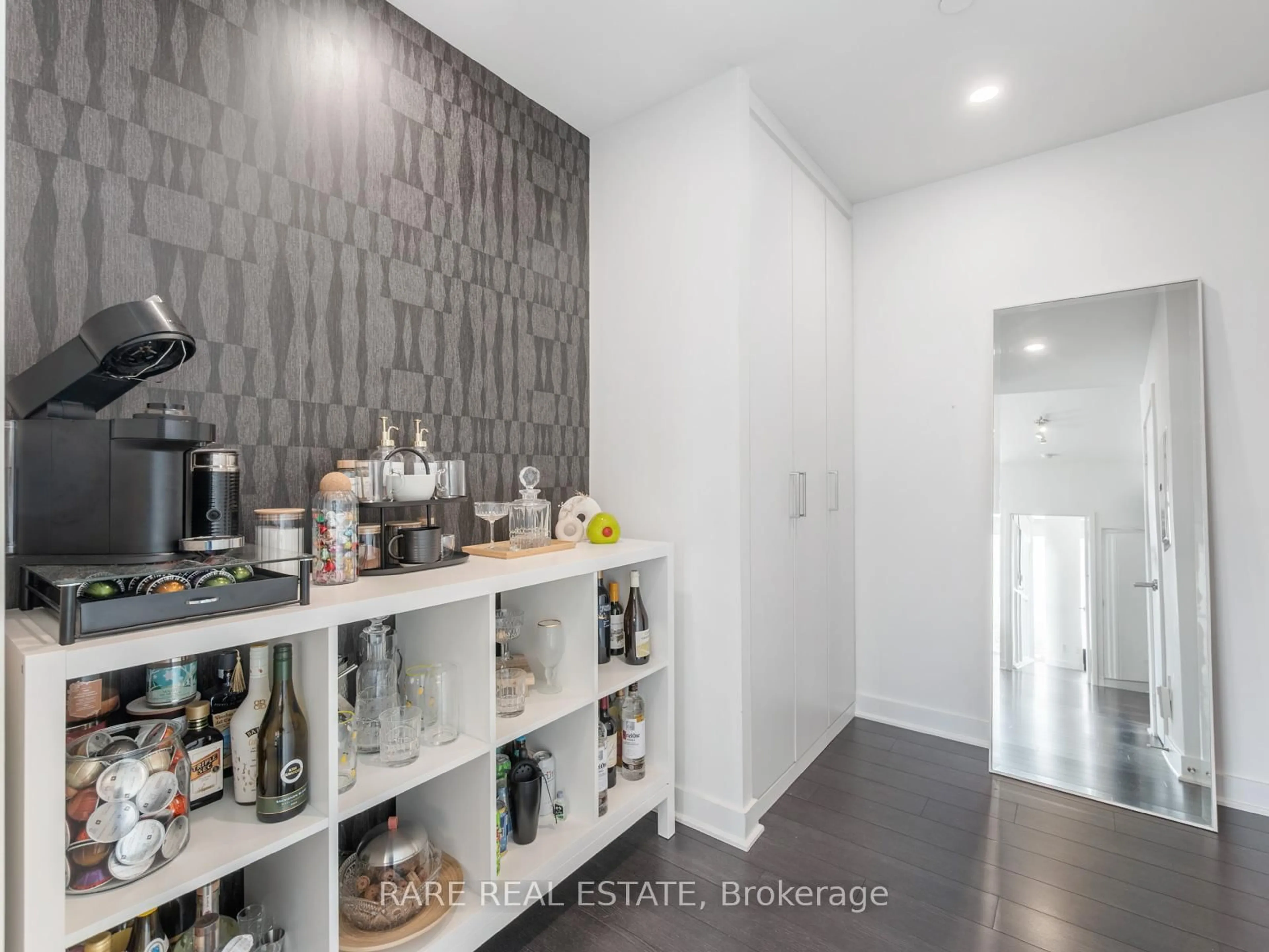 Unknown for 290 Adelaide St #2705, Toronto Ontario M5V 1P6