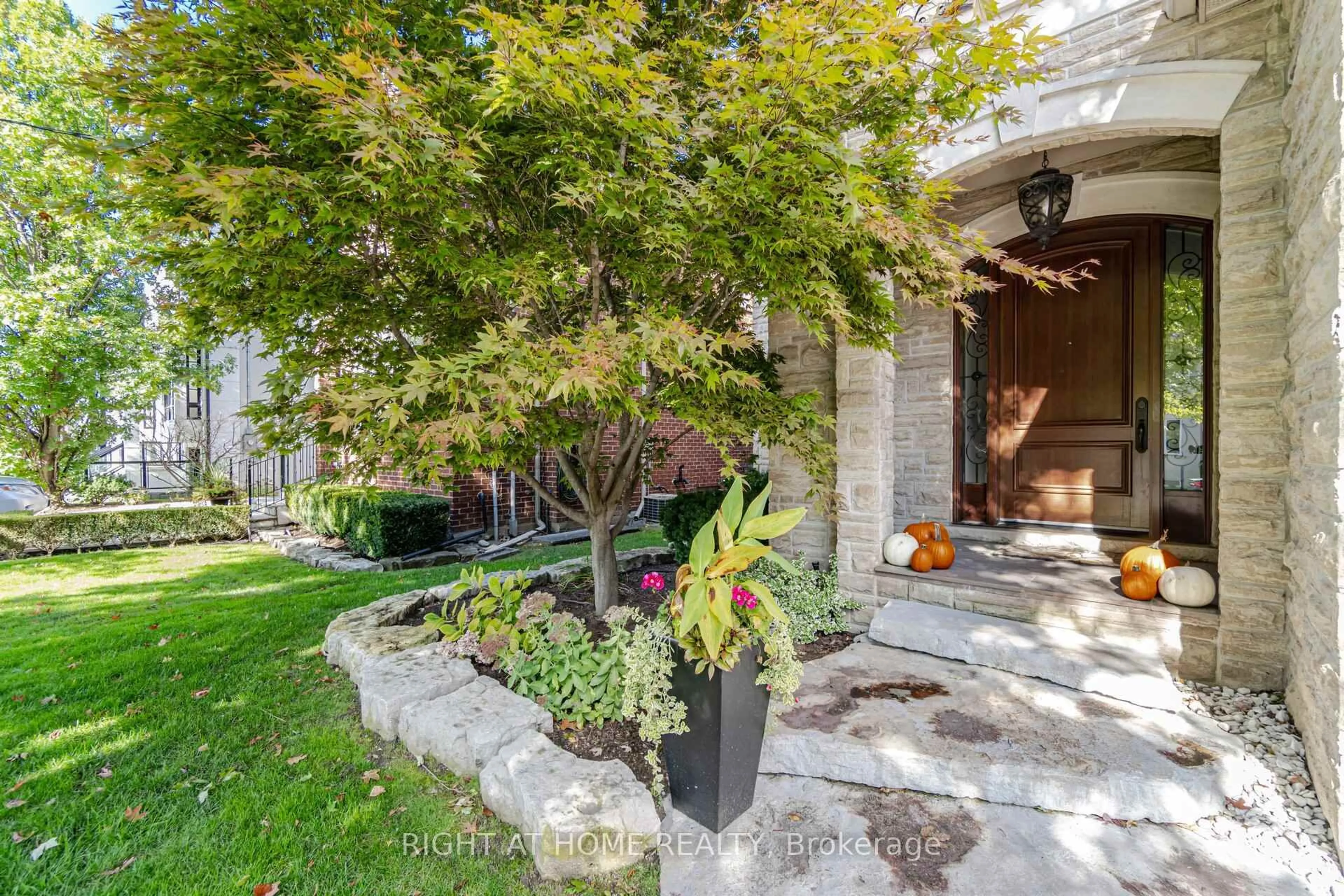 Patio, street for 58 Johnston Ave, Toronto Ontario M2N 1G8